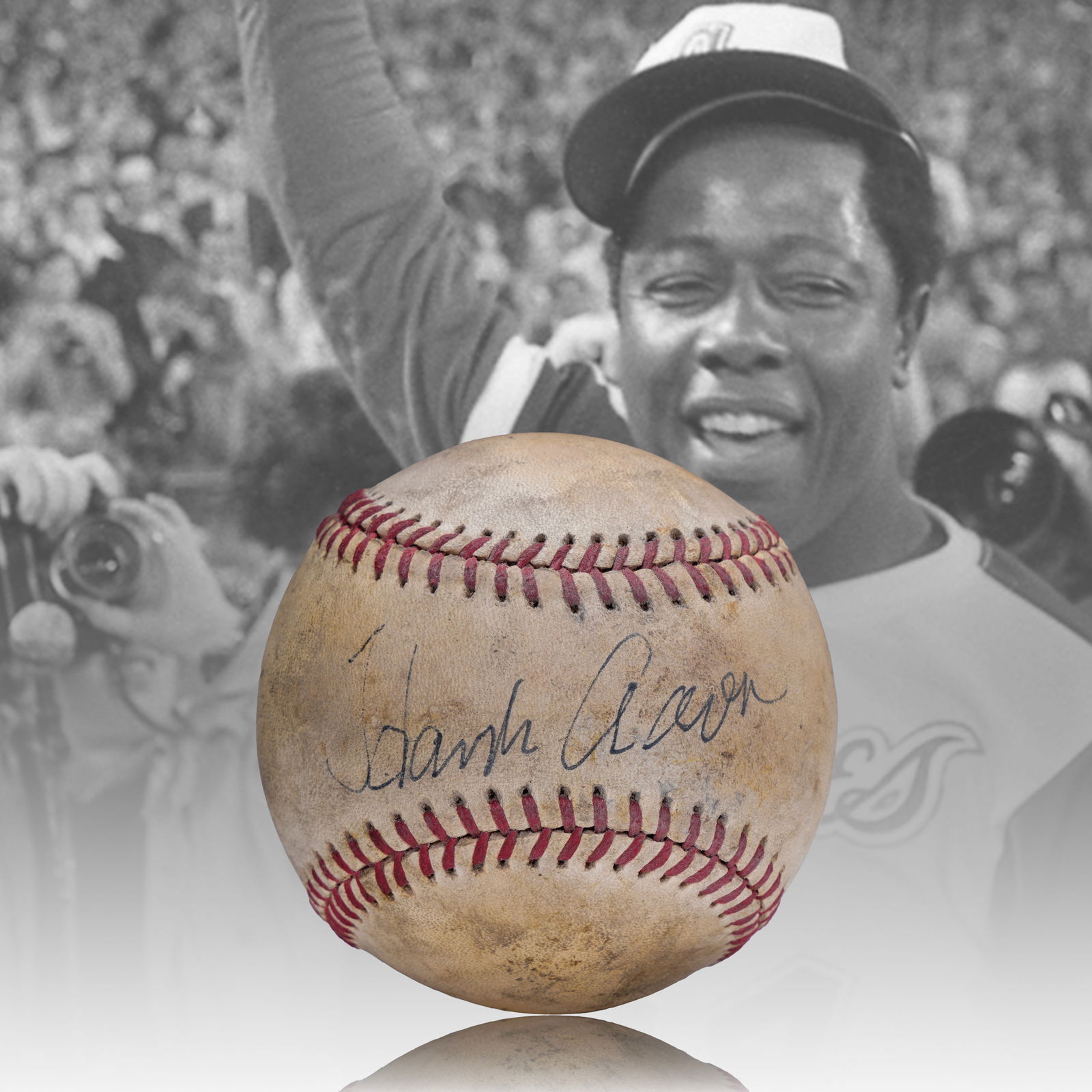 HANK AARON SIGNED BASEBALL (1 of 1)