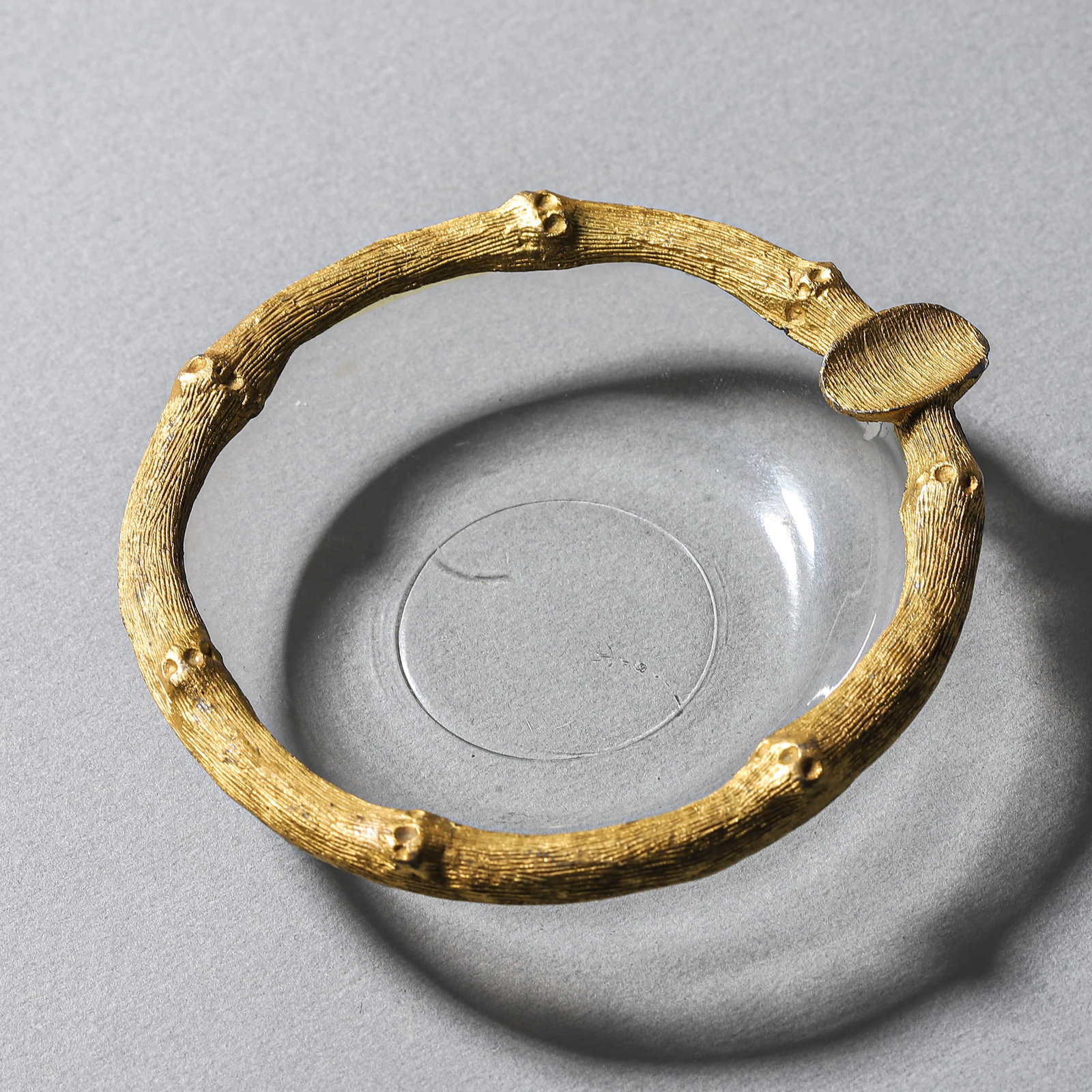 A GILT-BRONZE-MOUNTED ROCK CRYSTAL ASHTRAY: Diameter: 3 1/8 in. (8 cm)
