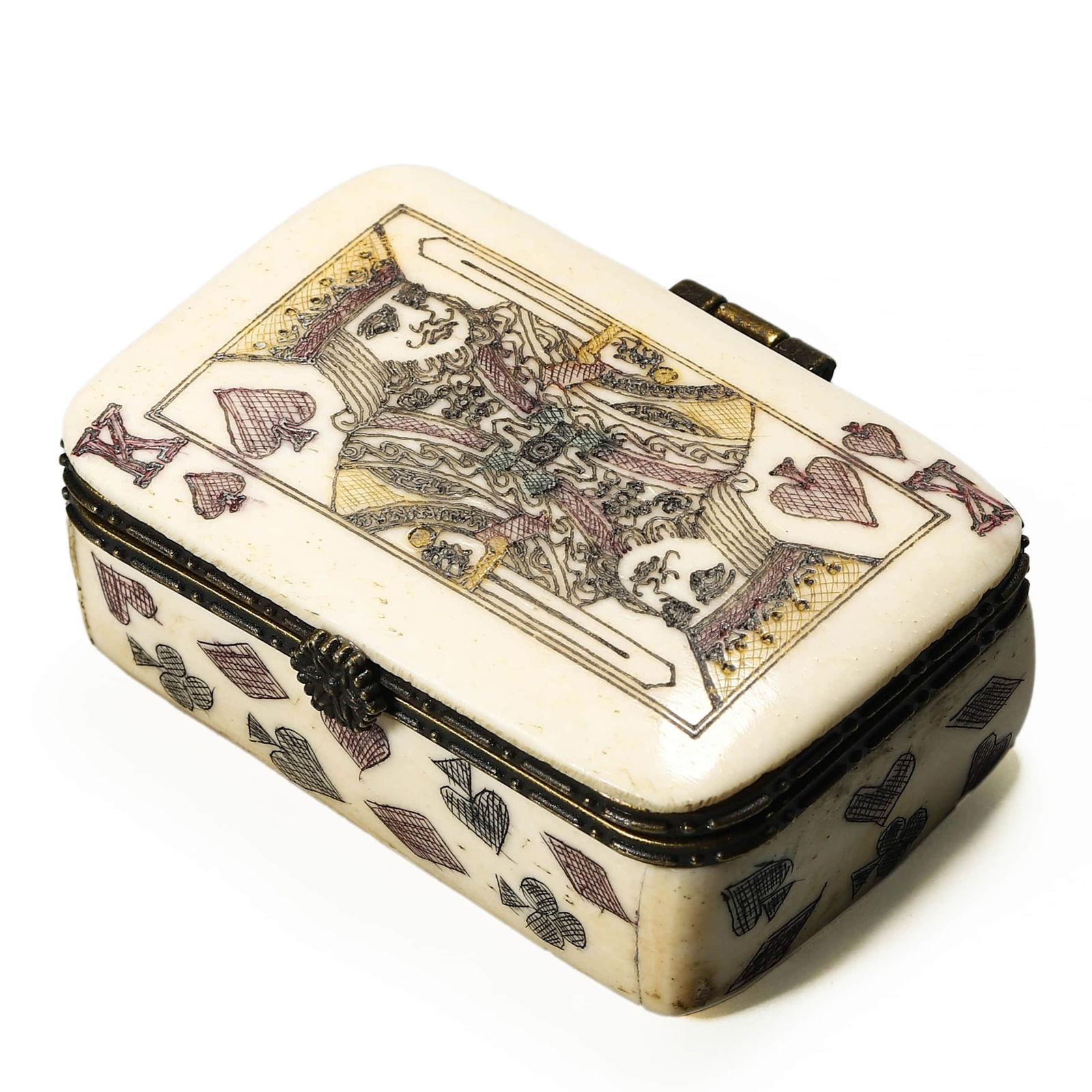 BONE AND BRASS PLAYING CARD MOTIF SNUFF BOX: Dimensions: 2 5/8 × 1 7/8 × 1 1/16 in. (6.6 × 4.8 × 2.7 cm) Description: This finely crafted rectangular snuff box features a bone exterior engraved and inked with playing card motifs, notably a K