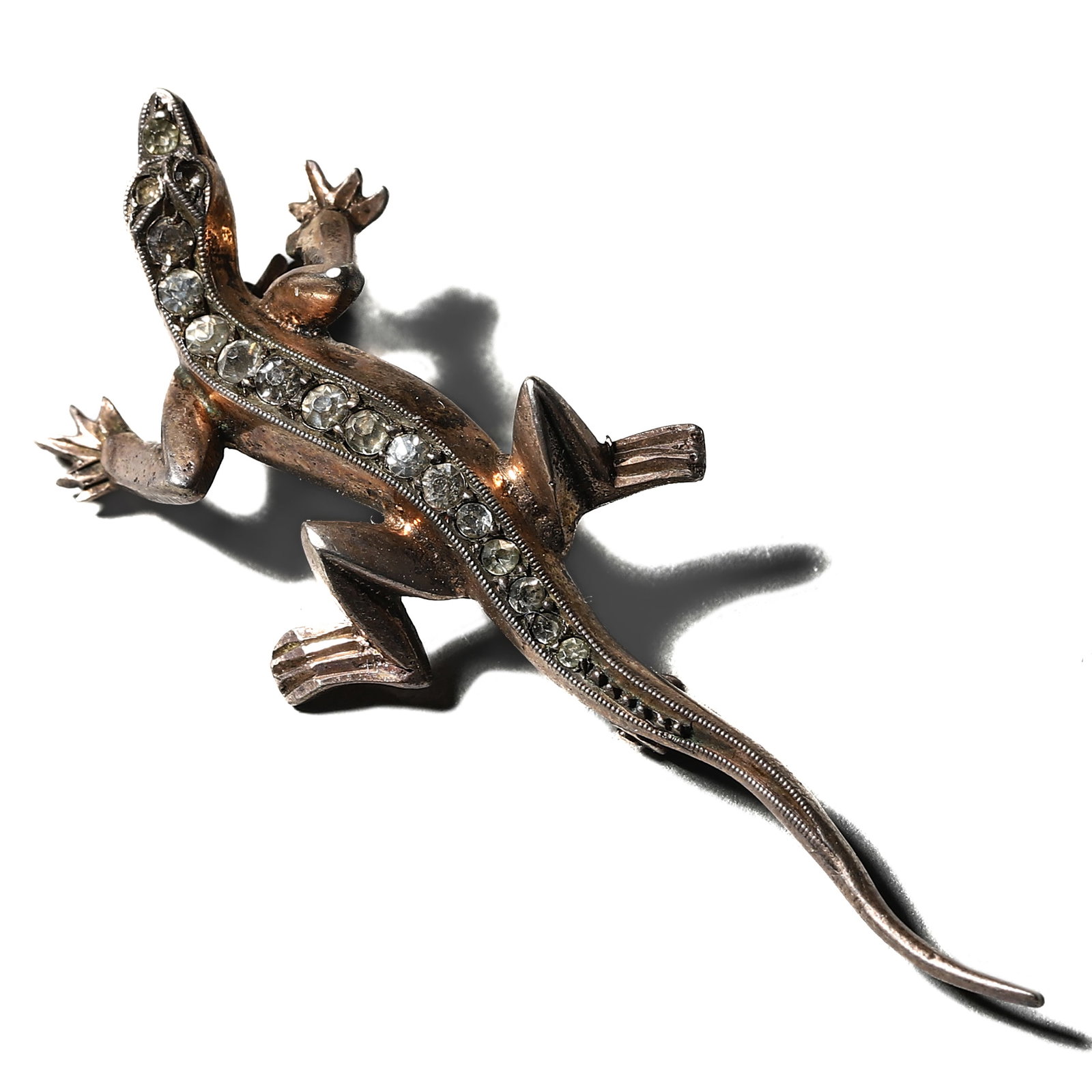 A SILVER-GILT LIZARD BROOCH: Length: 1 15/16 in. (4.9 cm)