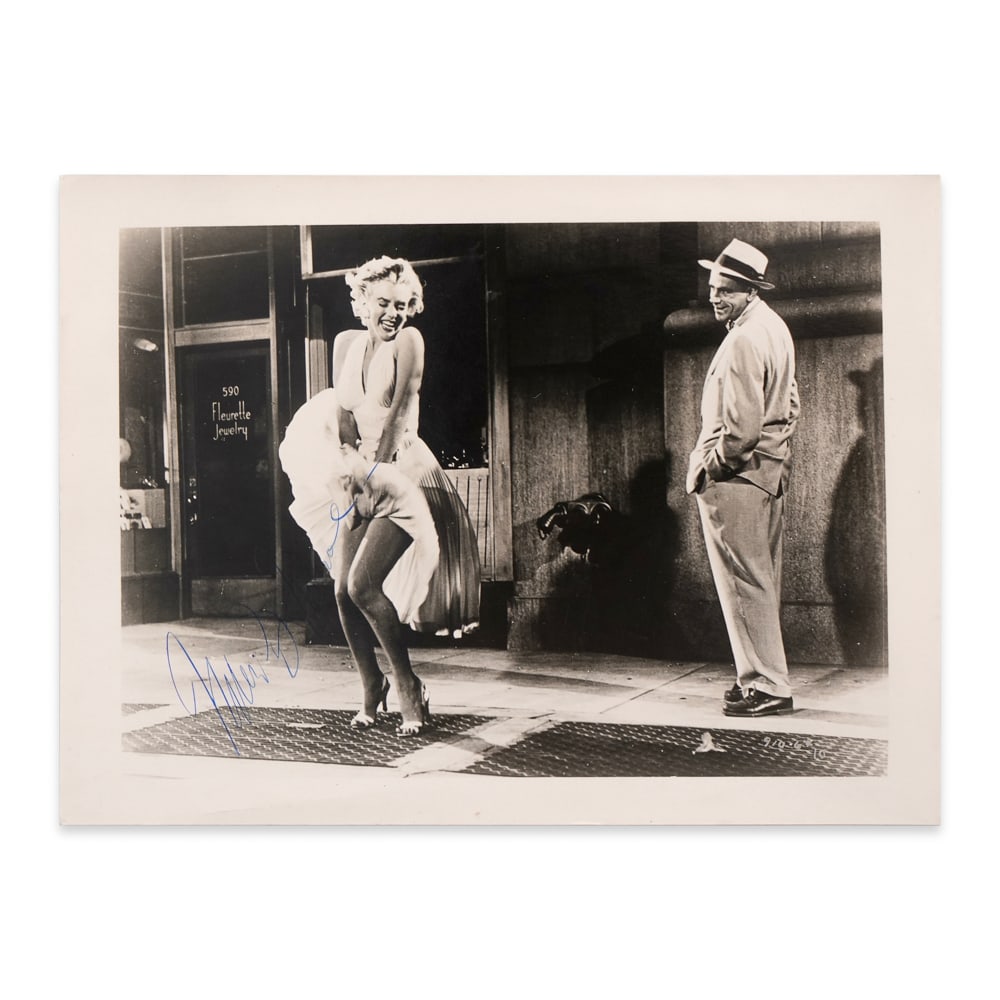 MARILYN MONROE SIGNED GELATIN SILVER PHOTOGRAPH (1 of 1)
