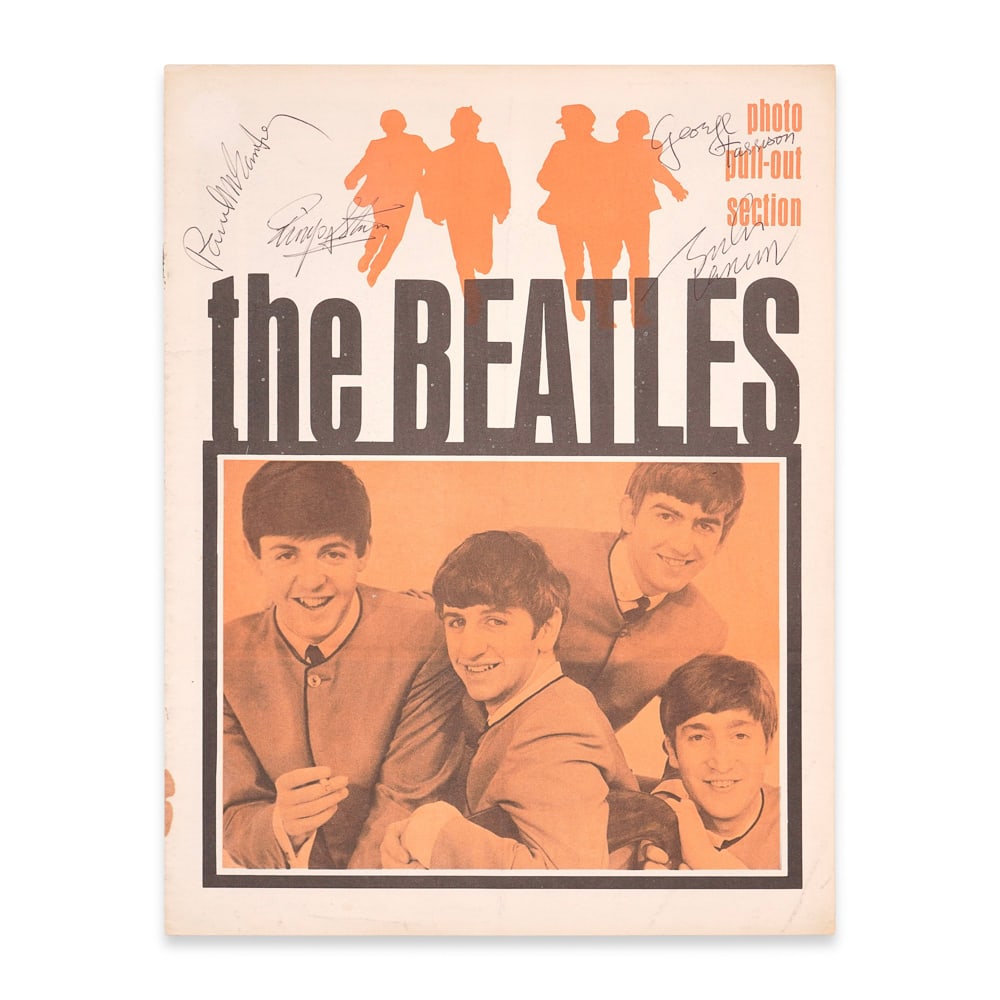 THE BEATLES FULLY SIGNED PHOTO PULLOUT SECTION MAGAZINE (1 of 3)