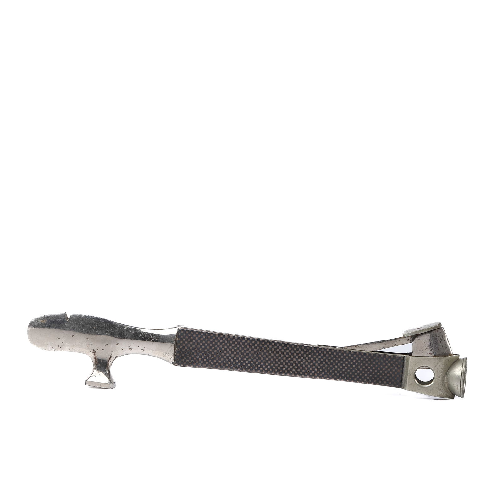 METAL CIGAR CUTTER: Dimensions Length: 6 9/16 in (16.7 cm) Description A vintage metal cigar cutter featuring a hinged cutting mechanism at one end and a textured grip along the handle for secure control. The cutting sec