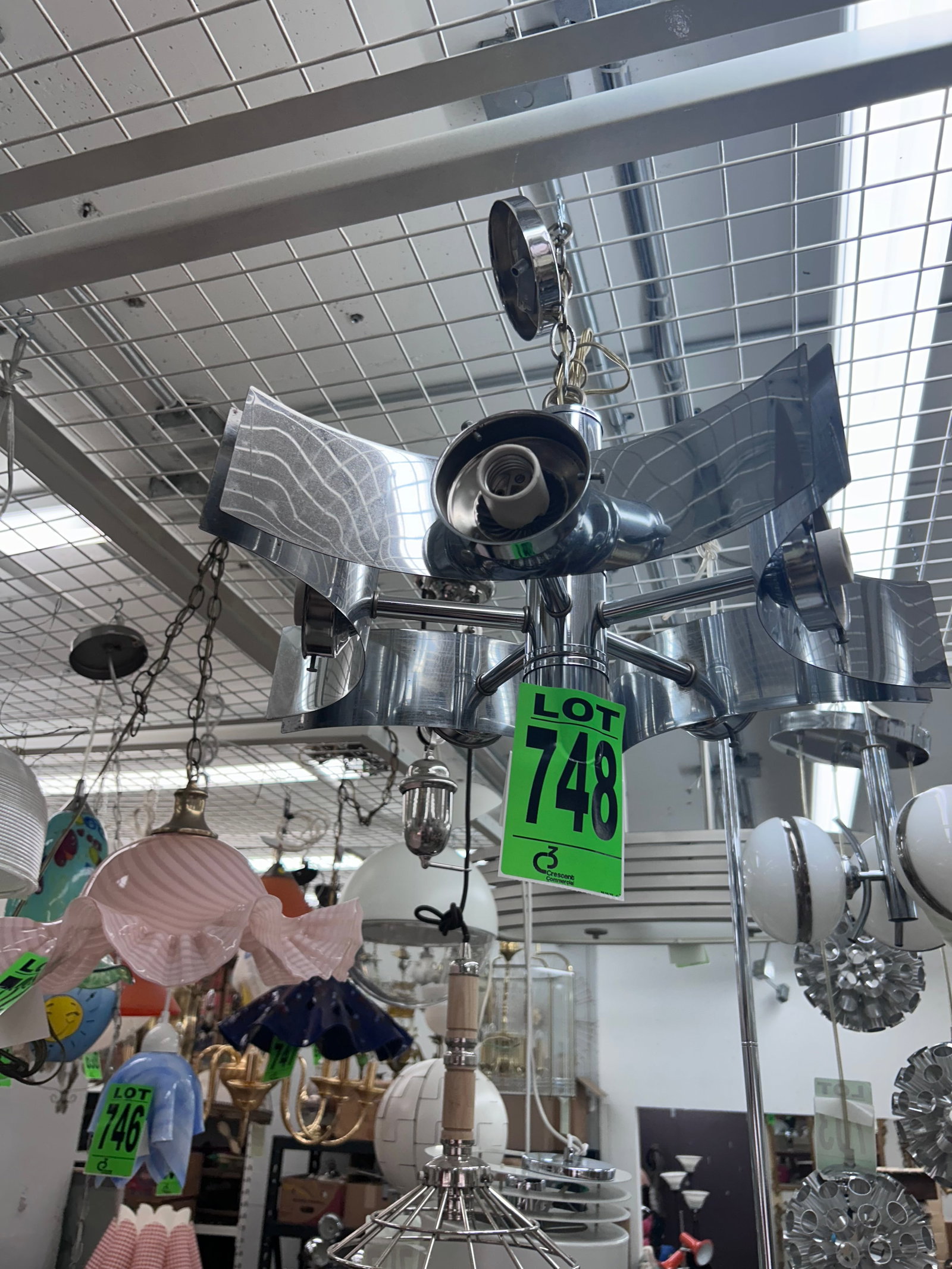 Chandelier light fixture: Chandelier light fixture