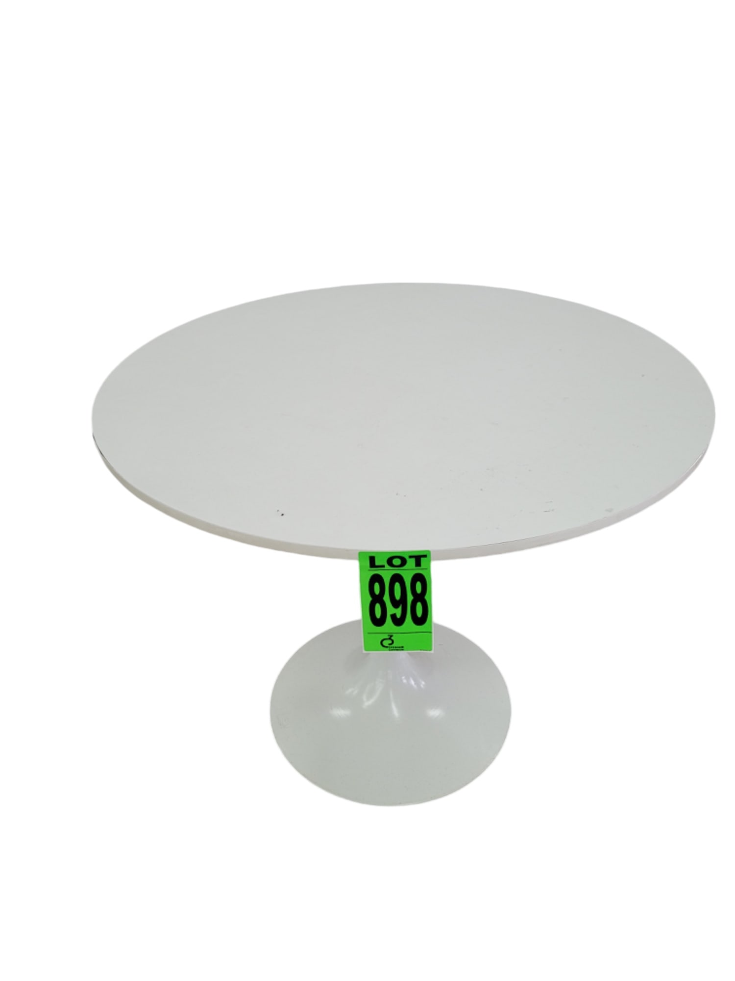 Pedestal table: Pedestal table