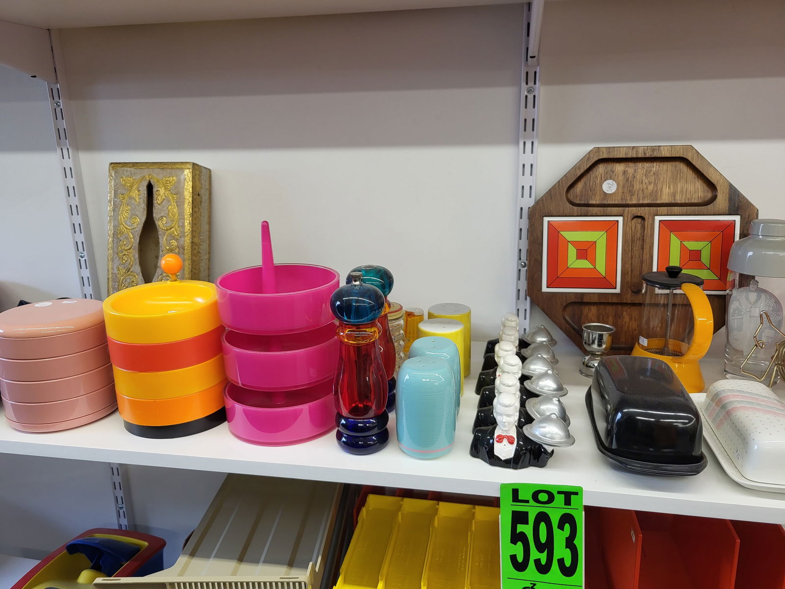 Lot of vintage and collectible dishware, kitchen and serving accessories. Inlcludes 'Wonder Bowls', (1 of 3)