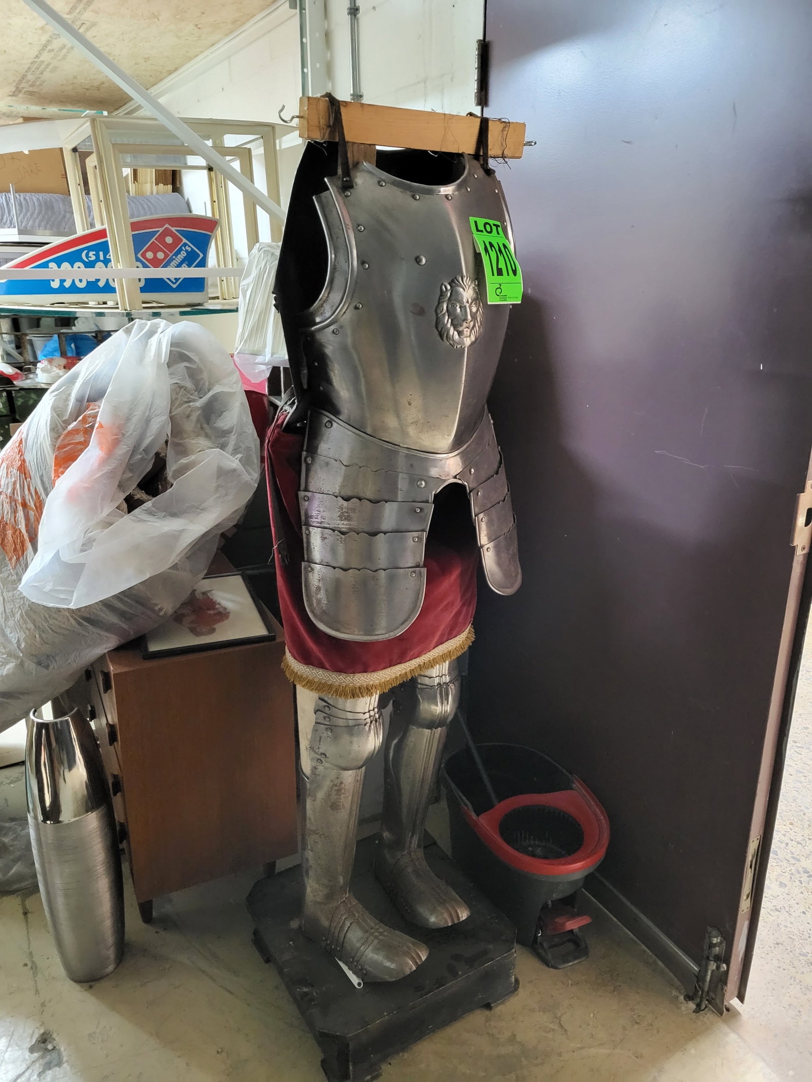 Suit of Medievil Armor on Base: Suit of Medievil Armor on Base