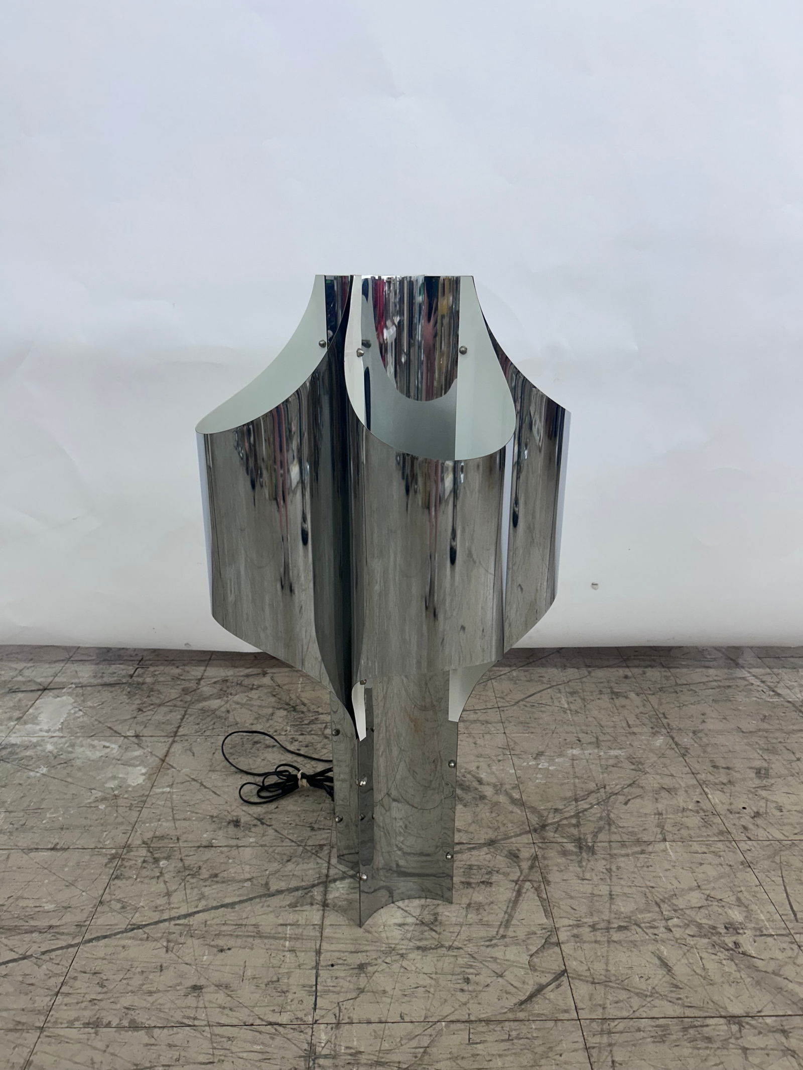 Sonnemon Style Chrome Table Lamp (1 of 3)