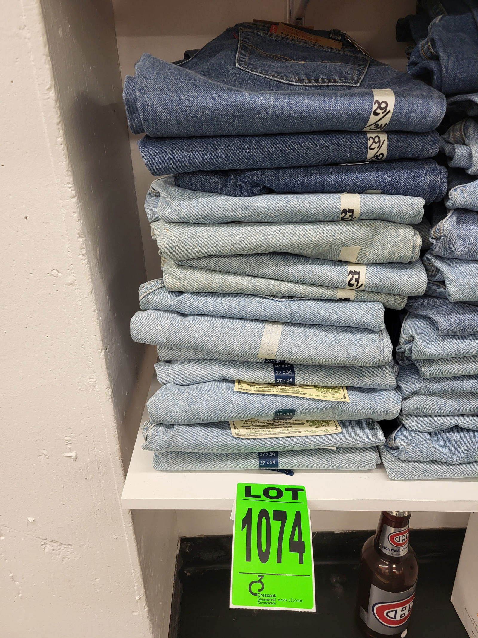 Lot of various LEVI STRAUSS & CO jeans (1 of 2)