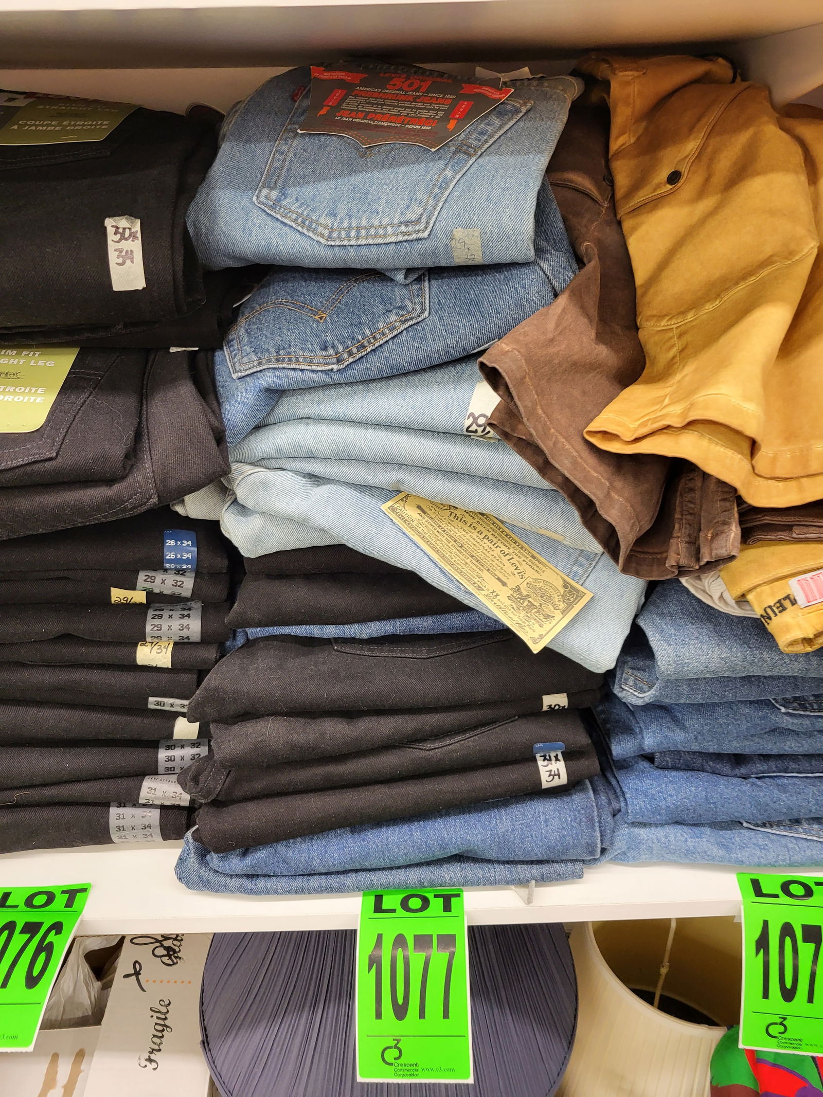 Lot of various LEVI STRAUSS & CO jeans (1 of 1)