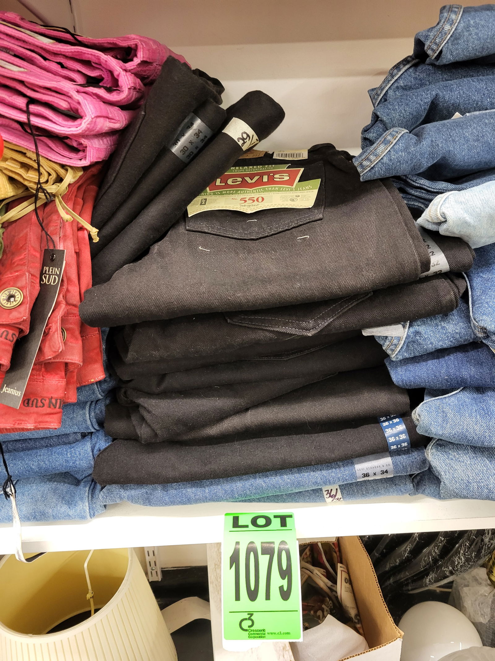 Lot of various LEVI STRAUSS & CO jeans (1 of 1)