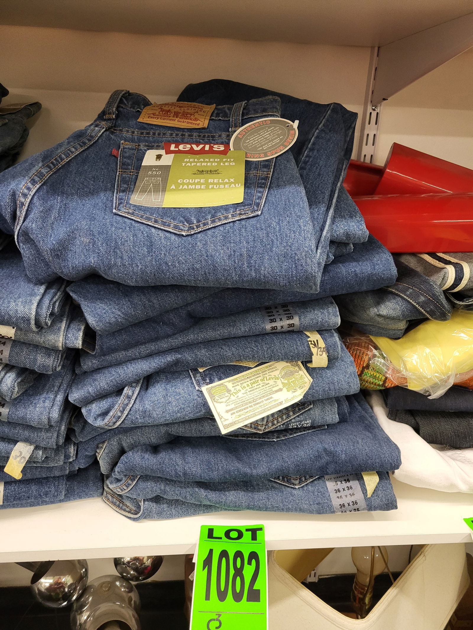 Lot of various LEVI STRAUSS & CO jeans (1 of 1)