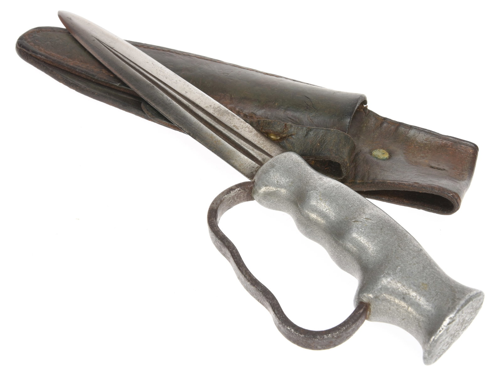 British WWI Robbins & Company of Dudley 3 Finger Knuckle Knife: British WWI Robbins & Company of Dudley 3 Finger Knuckle Knife This Robbins & Company fighting knife is one of the less often encountered variants, though no Robbins & Company knives could be accurate