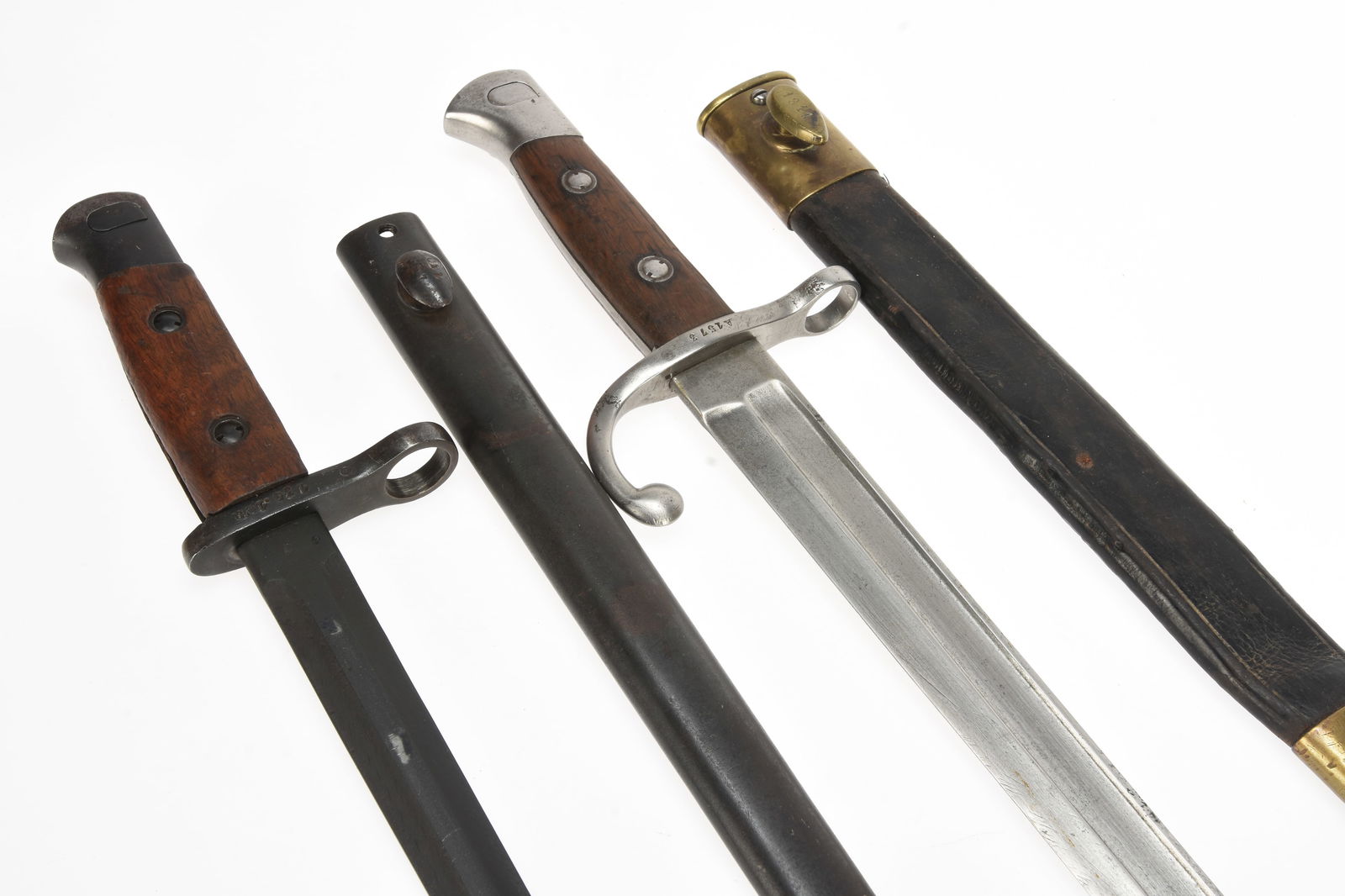 Belgian WWI Bayonet Lot: M1889 Short Knife Bayonet & M1916 Infantry Bayonet: Belgian WWI Bayonet Lot: M1889 Short Knife Bayonet & M1916 Infantry Bayonet Belgian M1899 Infantry Short Knife Bayonet has 29.5cm (11-5/8") fullered blade finished bright in very nice condition with j
