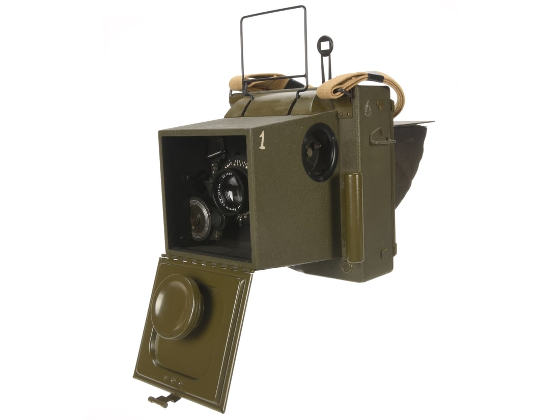 WWII US Navy Navy Speed Graphic Combat Camera 18-C-235 (1 of 9)