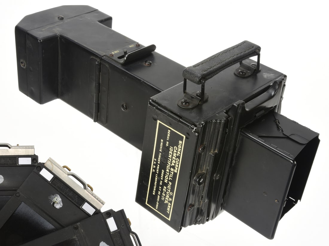 WWII US Army Identification Badge Camera KE-3(1) (1 of 10)