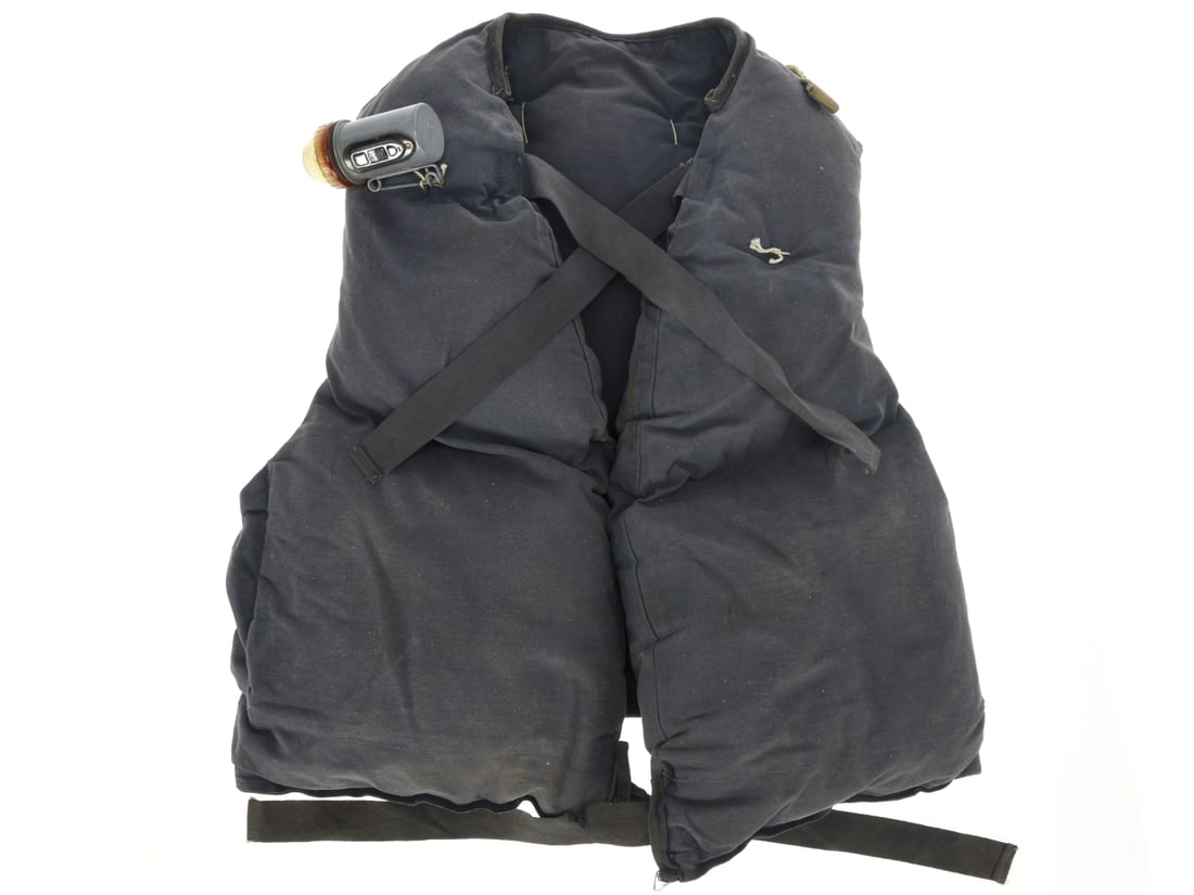 US Navy Kapok Life Jacket (1 of 10)