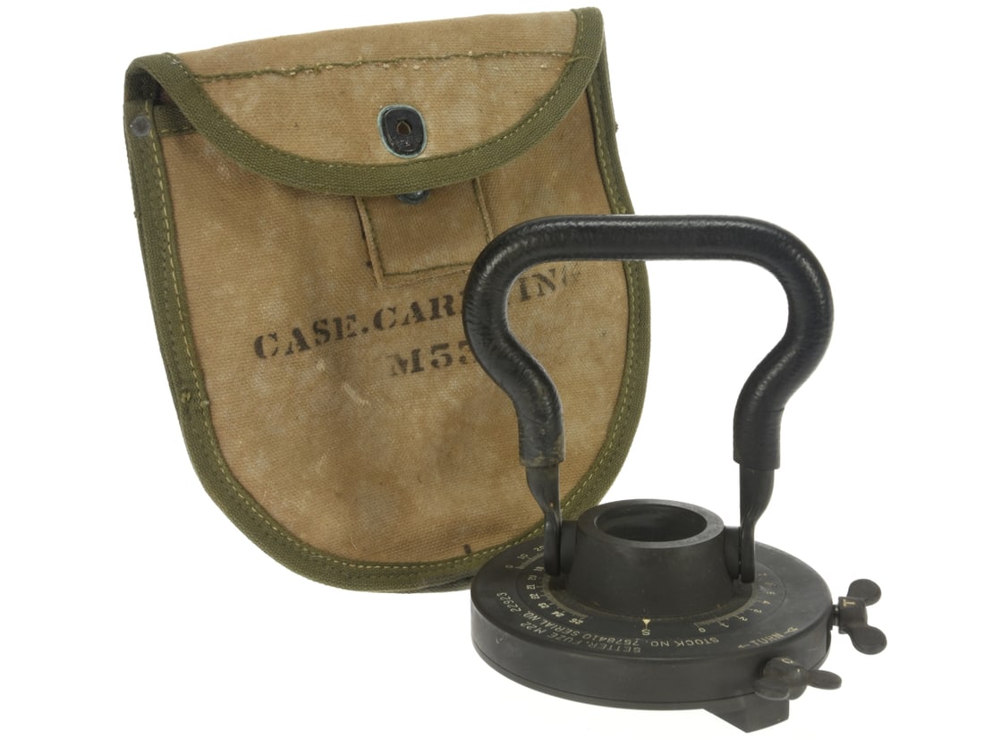 US WWII M22 Artillery Fuze Setter with Case (1 of 10)