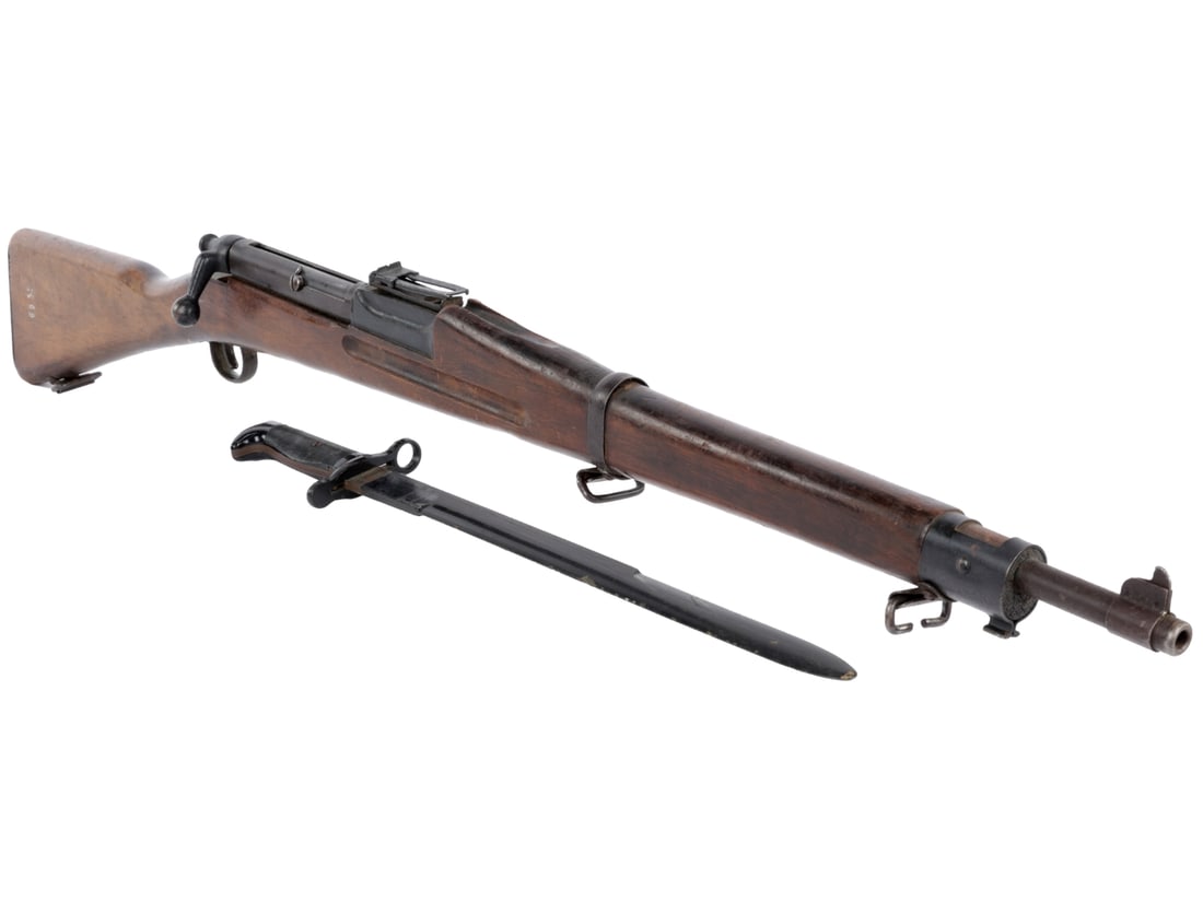 WWII USN / USMC Dummy Training Rifle & Bayonet: WWII USN / USMC Dummy Training Rifle Has metal butt plate stamped "DUMMY TRAINING RIFLE / MARK 1 - U.S.N. / PARRIS-DUNN CORP / CLARINDA, IOWA", functional simulated bolt, trigger with simulated trigge