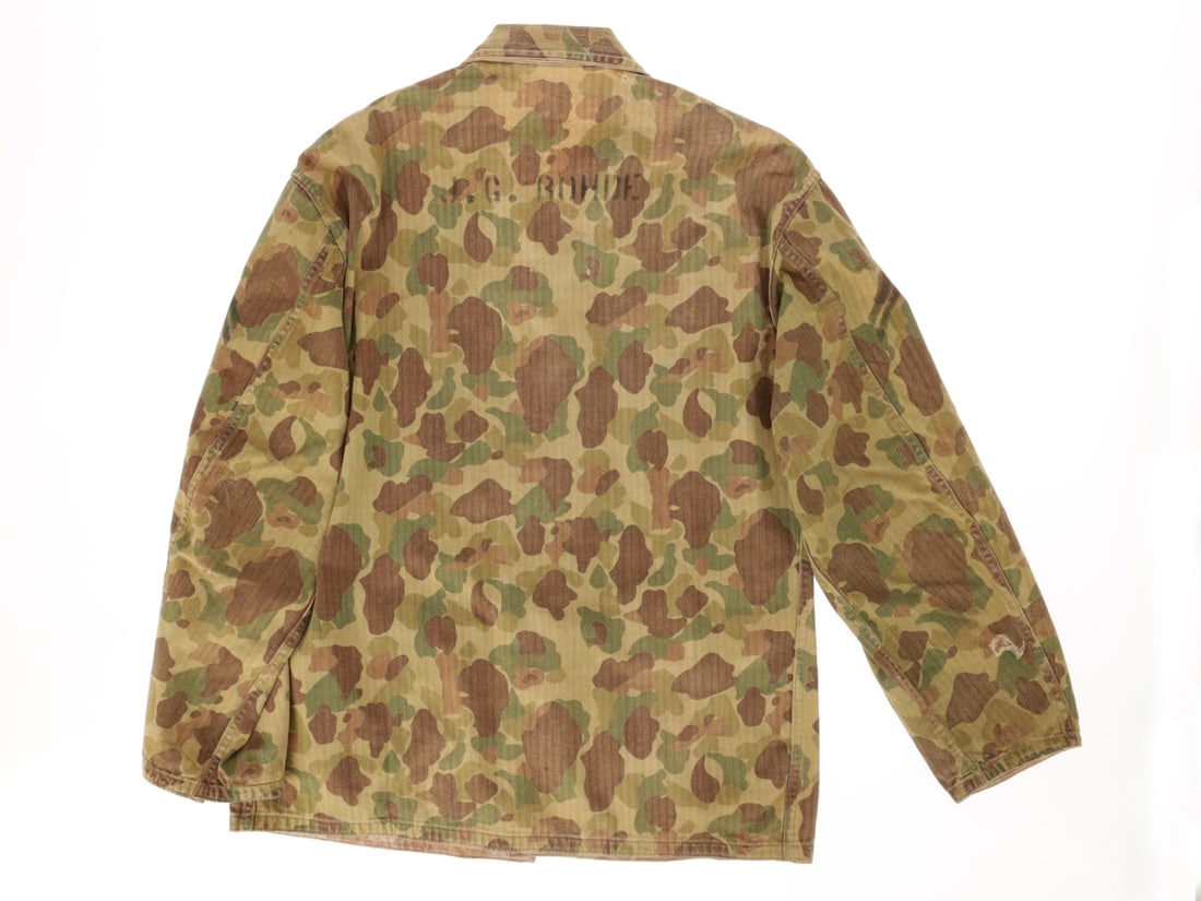 WWII USMC P1942 Reversible Camouflage Combat Utility Coat: Named: WWII USMC P1942 Reversible Camouflage Combat Utility Coat: Named Reversible 'green dominant' to 'brown dominant' HBT camouflage coat has domed snap fasteners accessible from the green side, EGA and "U