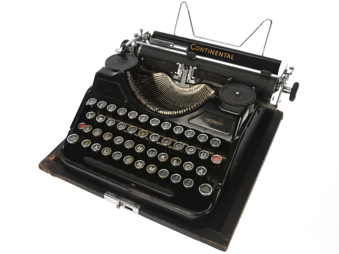 Wanderer Klein-Continental German Portable Typewriter With SS Key, circa 1938 (1 of 10)