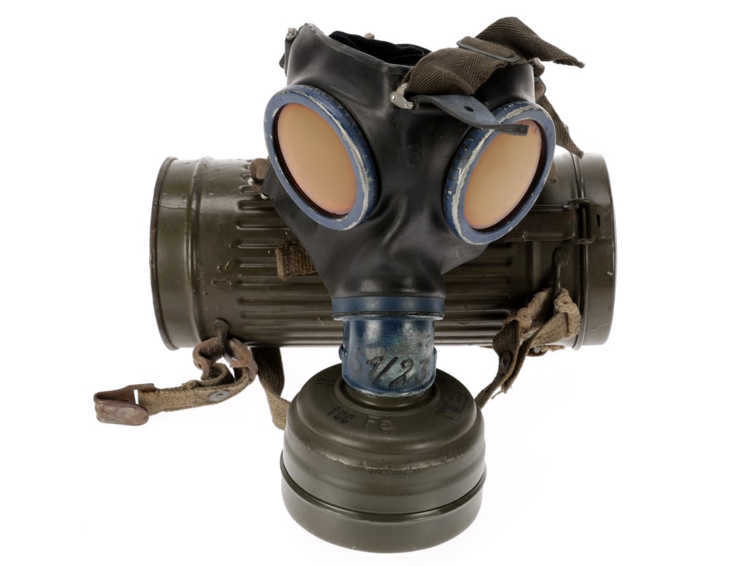 German WWII Gas Mask M38 & Carrier (1 of 15)