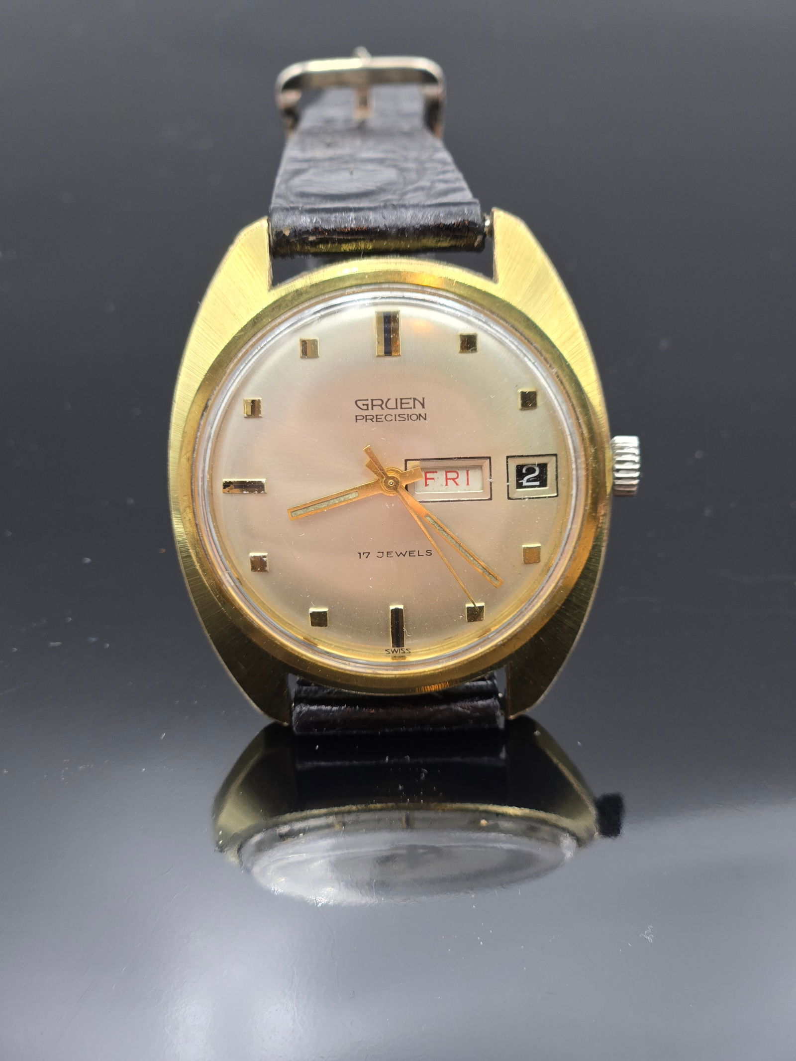 Vintage gruen day date 17J gold-tone men's watch (1 of 9)
