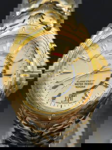 Vintage Seiko 5M62-0B40 Kinetic 100M Date Gold Tone Men’s Watch Japan: Experience the fusion of classic elegance and innovative technology with this vintage Seiko 5M62-0B40 Kinetic watch. Crafted in Japan, it features a gold-tone stainless steel case and bracelet,