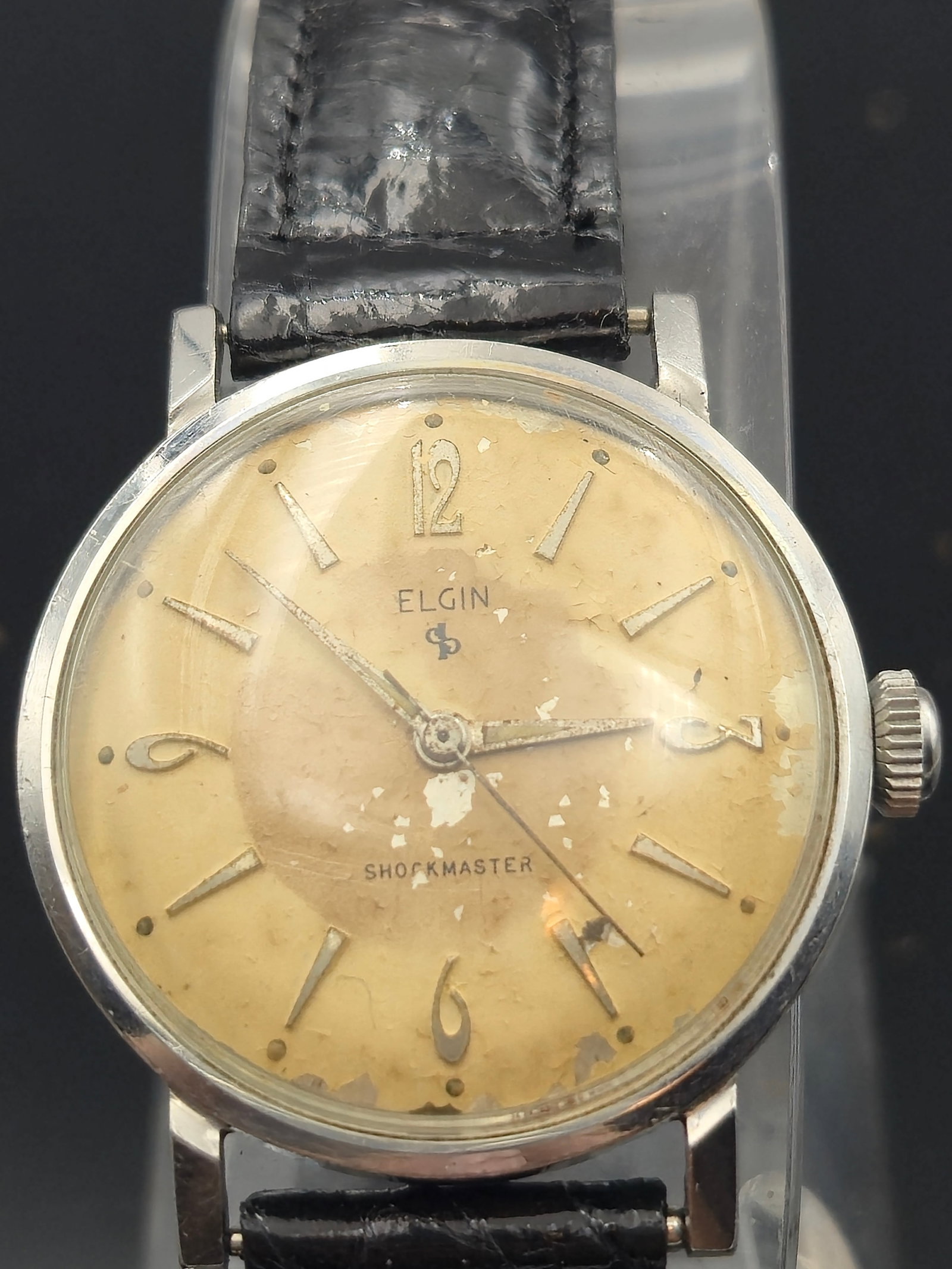 Vintage 1950s, Elgin 630 17 jewel stainless steel men's watch.: The Vintage 1950s Elgin 630 17-Jewel Stainless Steel Men's Watch exemplifies the precision and elegance of mid-20th-century American watchmaking. Powered by the Elgin Grade 630 manual wind movement, t