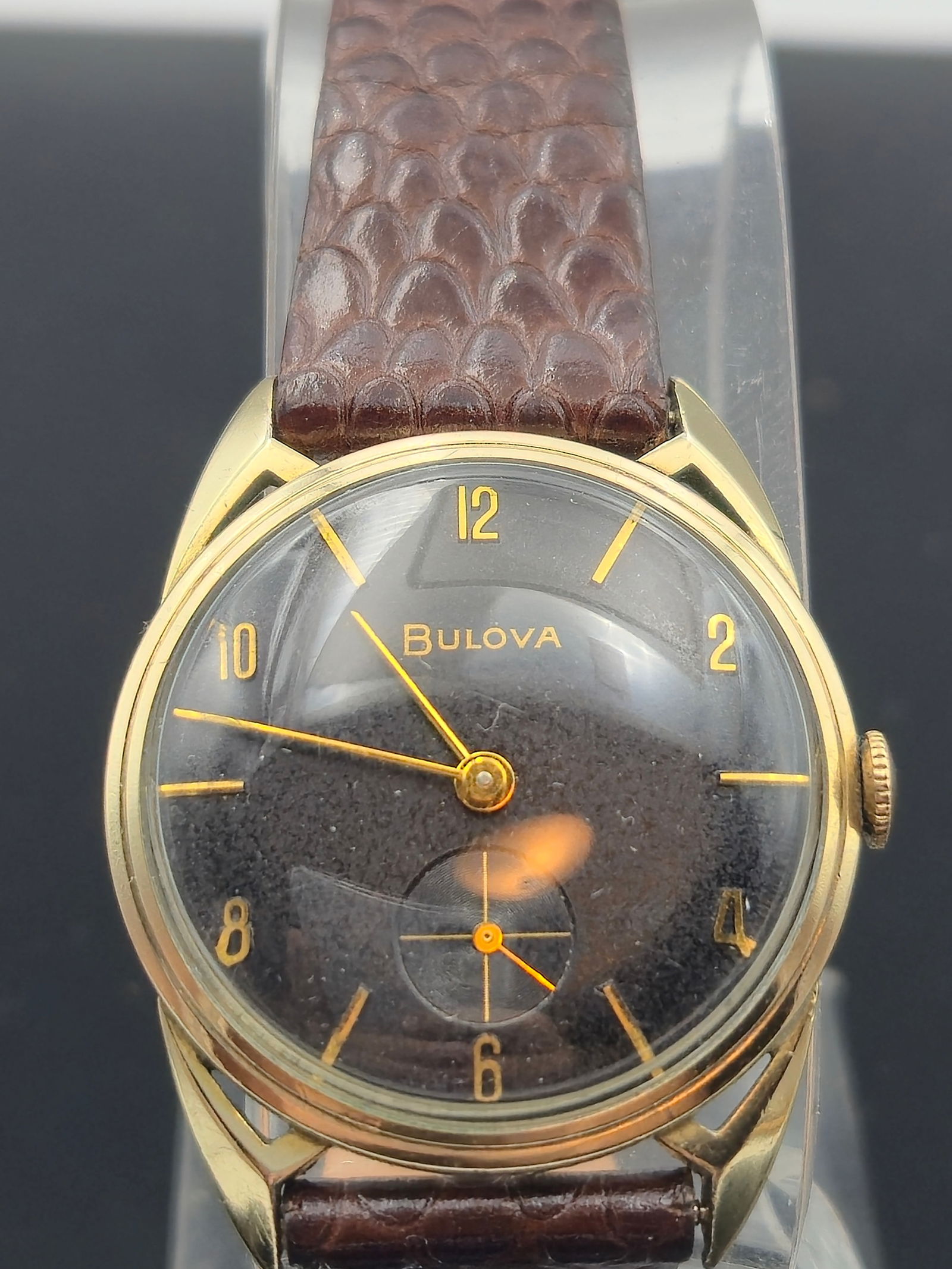 Vintage 1956 BULOVA "President" Cal.10BU. 10k RGP Manual Wind mens watch: The 1956 Bulova "President" Variant E is a distinguished example of mid-century American watchmaking, combining refined aesthetics with reliable performance. Key Features:Movement: Powered by Bulova's