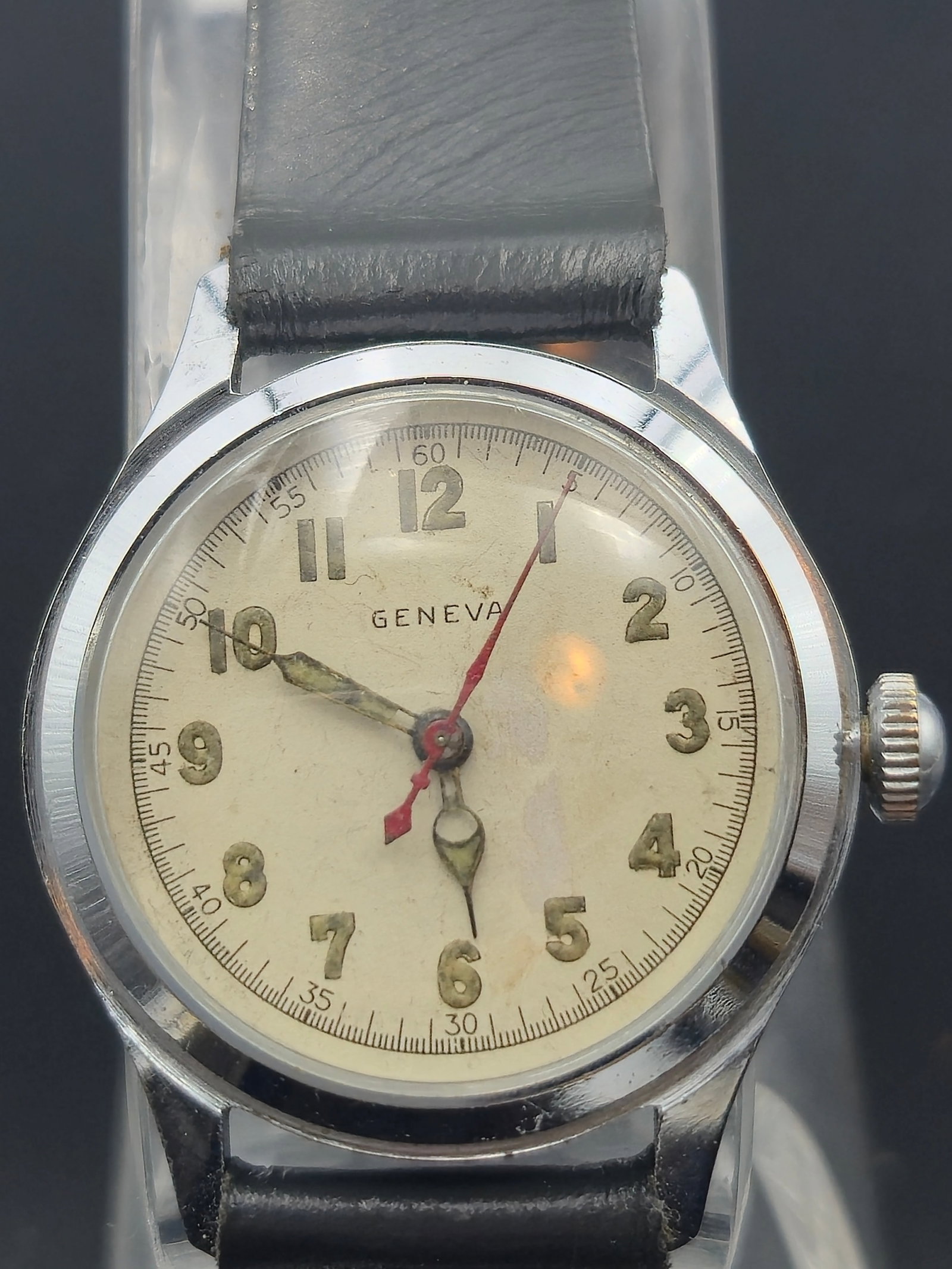 Vintage 1940s Geneva Wristwatch – Beguélin & Co. 17 Jewel Manual Wind, Swiss Made: This vintage men's wristwatch features a well-worn but charming dial signed “GENEVA,” housed in a polished round case with a snap-back design. The watch is powered by a Swiss-made Beguélin & 