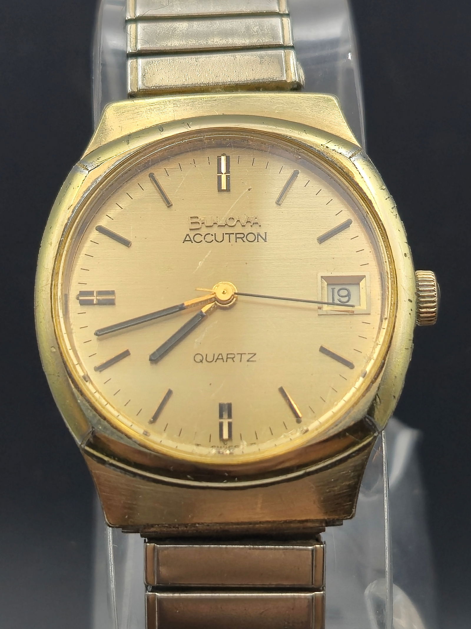 Vintage 1979 Bulova Accutron Quartz Watch – Stainless Bezel – 10K RGP Back – Swiss Made (1 of 10)