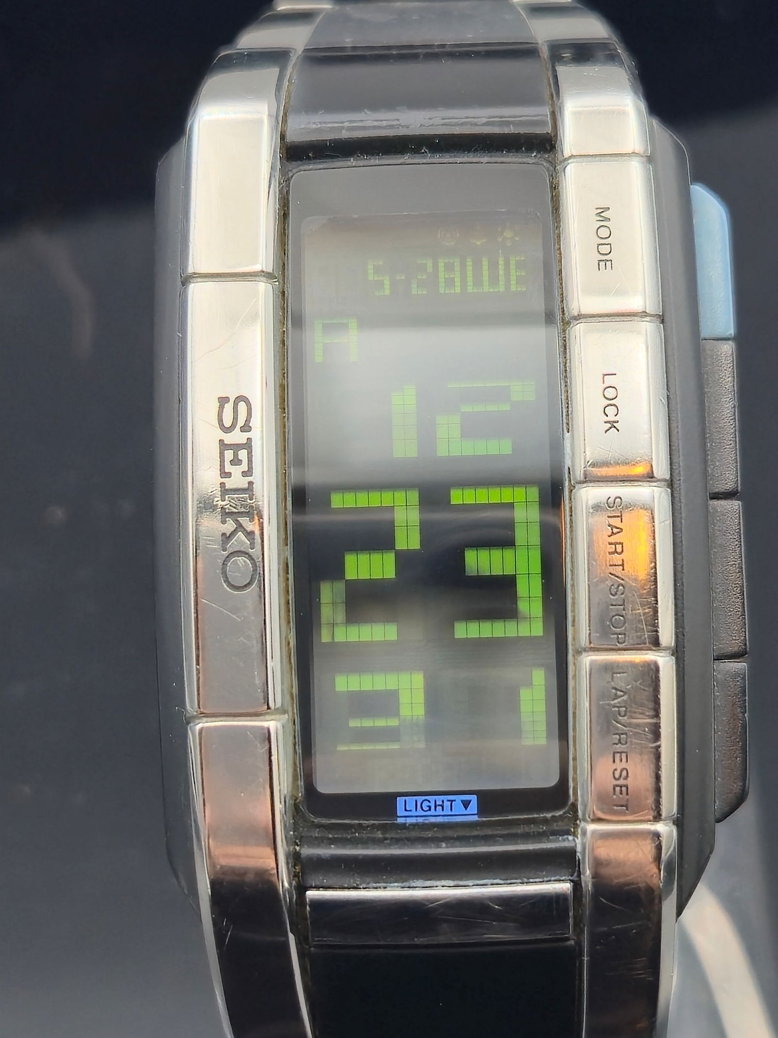 Seiko W444-4000 Vertical Digital Display Watch – 10 BAR Water Resistant (1 of 7)