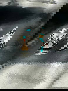 Vintage Zuni Sterling Silver Bird Inlay Rings – Lot of 2: Offered in this lot are two beautifully handcrafted vintage Zuni sterling silver rings, each featuring intricate bird motifs in vibrant stone inlay. These charming pieces are fine examples of traditio