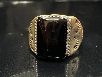 Vintage Sterling Silver Ring with Black Onyx – Hand-Stamped Design: Offered here is a striking vintage sterling silver ring featuring a large rectangular black onyx stone set in a raised bezel with a twisted wire border. The band showcases traditional hand-stamped sun