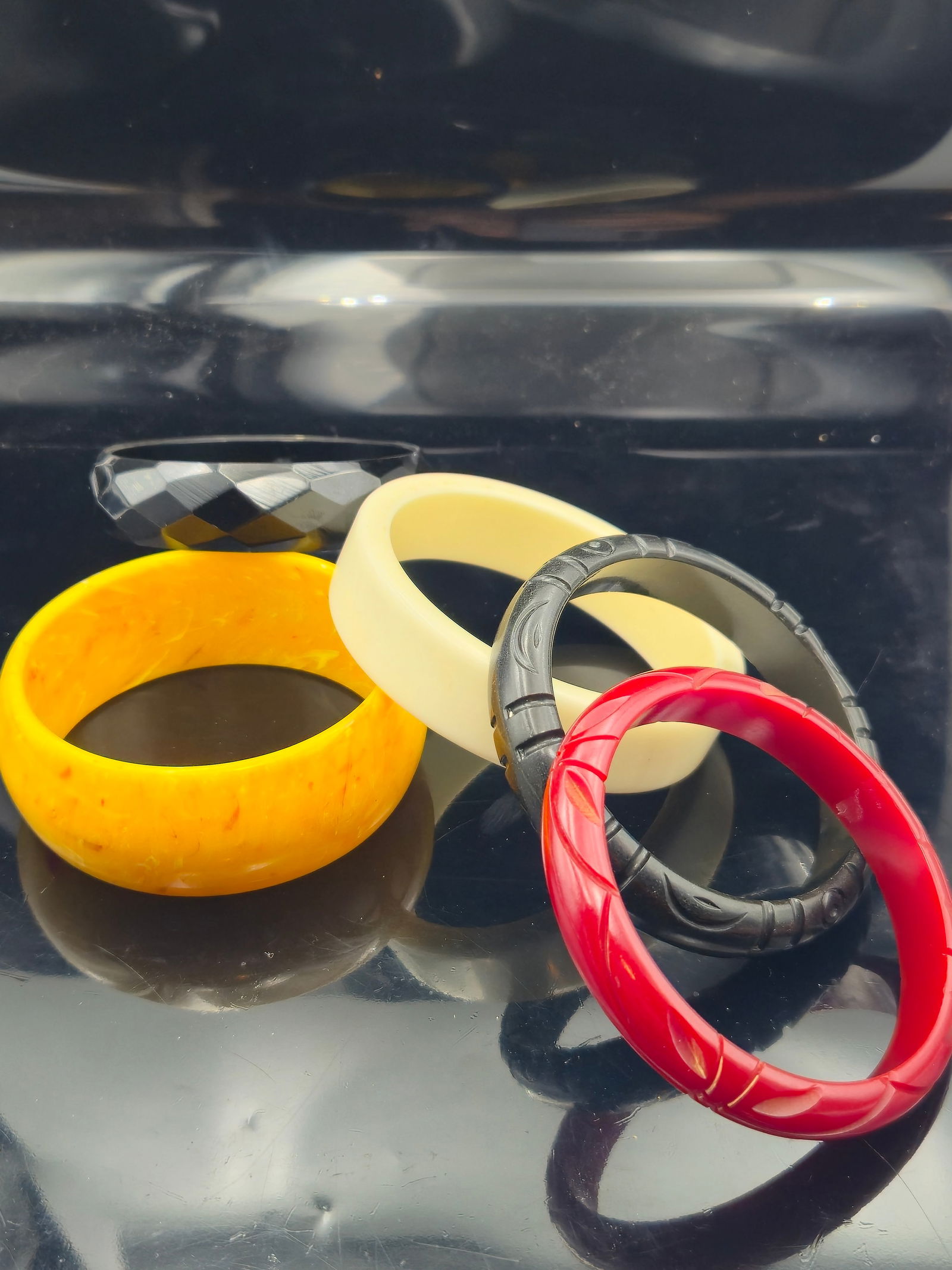 Vintage Bakelite Bangle Lot – Carved, Faceted, & Marbled – Set of 5, 1930s–40s (1 of 12)