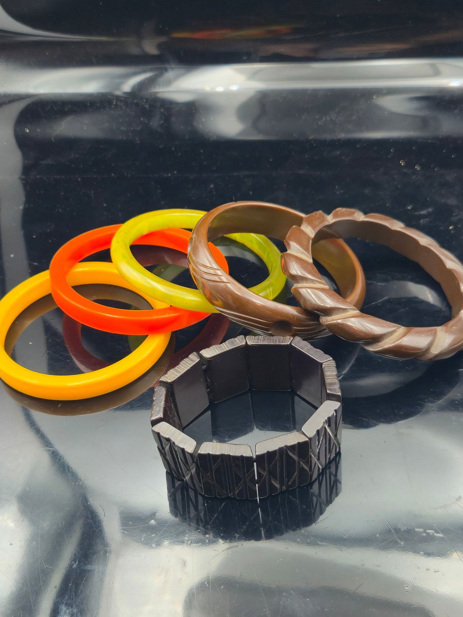 Vintage Bakelite & Early Plastic Bangle Lot – Carved, Marbled & Stretch – Set of 8 (1 of 8)