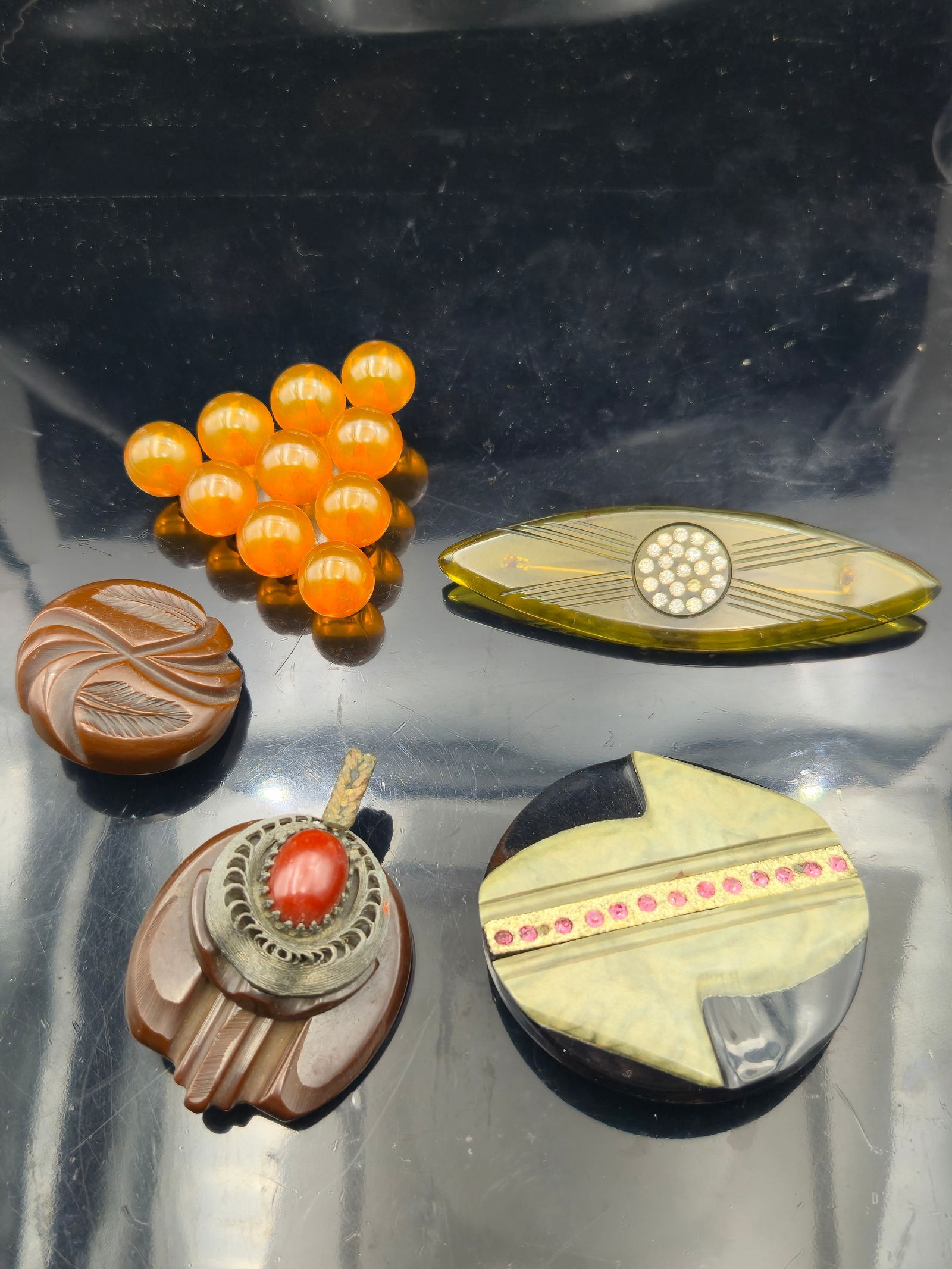 Lot of 5 Vintage Bakelite Brooches & Dress Clips – Art Deco Carved, Apple Juice, Marbled, (1 of 11)
