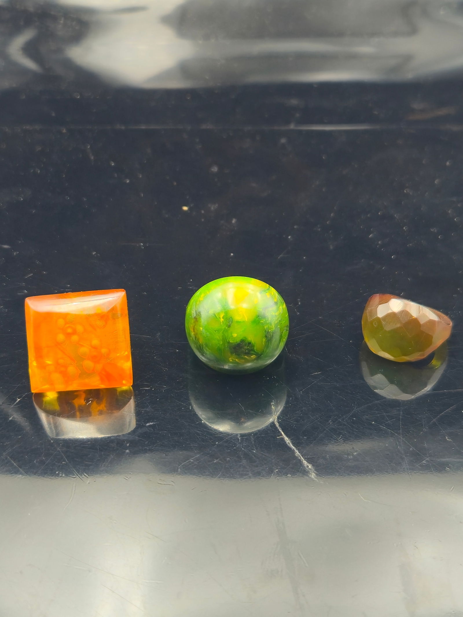 Lot of 3 Vintage Bakelite Rings – Carved, Marbled & Faceted Designs (1940s–50s) (1 of 5)