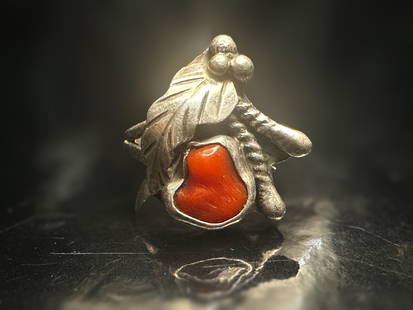 Vintage Sterling Silver Red Coral Ring with Leaf & Berry Design: A striking vintage sterling silver ring featuring a natural red coral cabochon set in an ornate leaf and berry design. The ring showcases beautiful hand-crafted silverwork with detailed textures and o