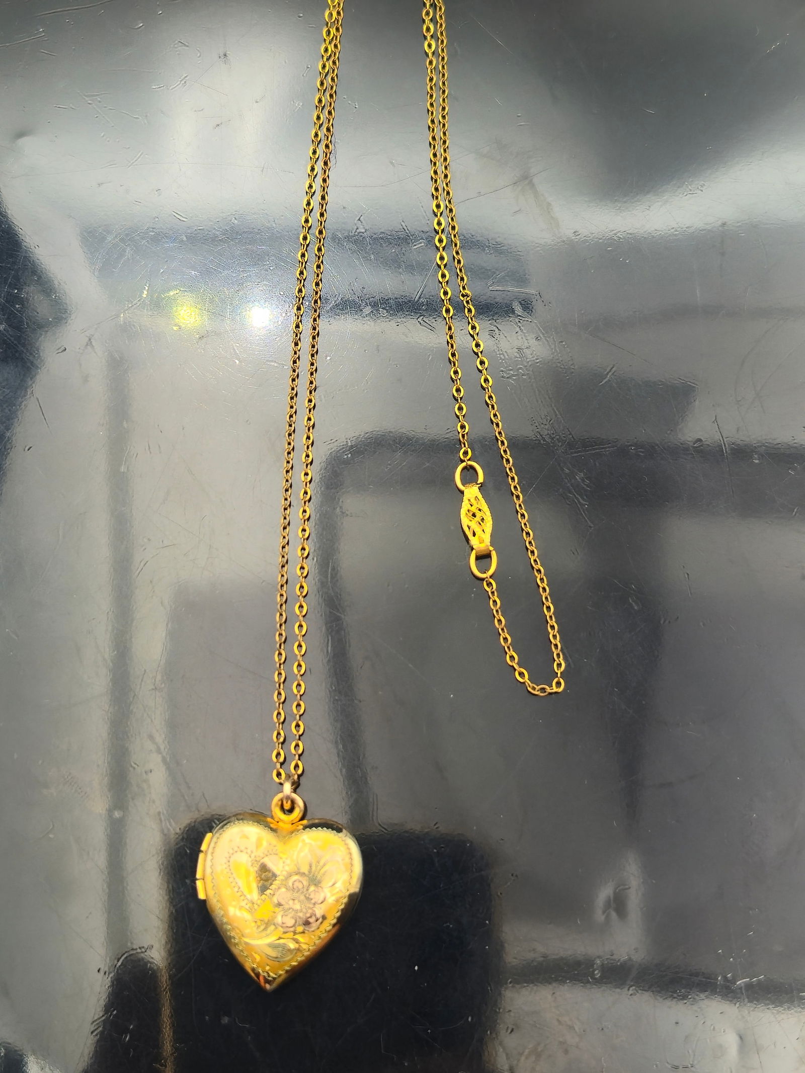 1952 “Valedictorian” Heart Locket Necklace – 1/20 12K Gold-Filled by Lamour: This vintage heart-shaped locket necklace is a charming 1950s keepsake, engraved on the reverse with “Valedictorian '52”, commemorating an academic achievement. The front is beautifully etched