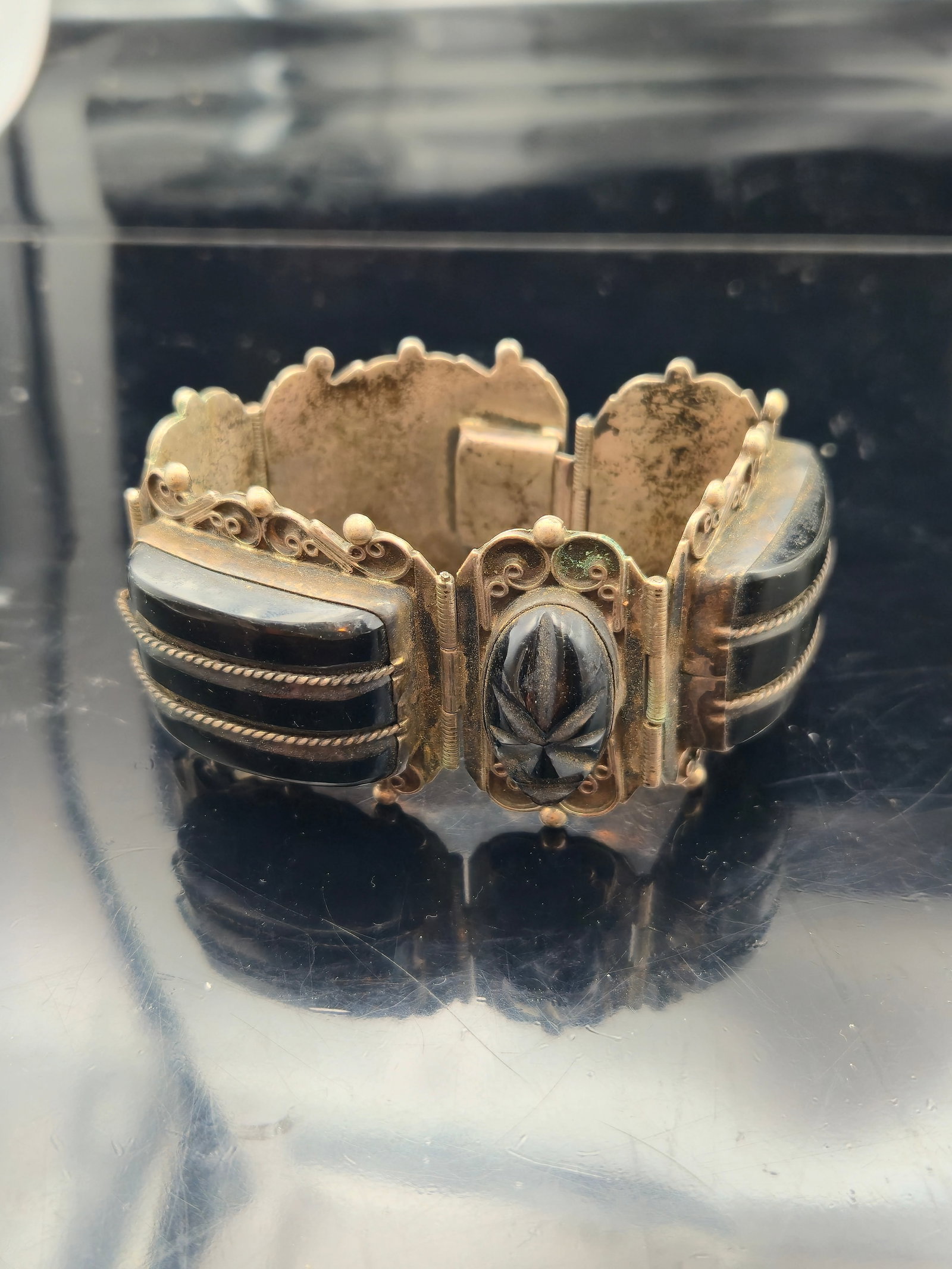 Vintage Taxco Sterling Silver & Black Onyx Panel Bracelet – 78.7g: Offered is a striking vintage panel bracelet handcrafted in Taxco, Mexico, renowned for its master silversmith tradition. This bold and ornate piece showcases a dramatic combination of oxidized sterli