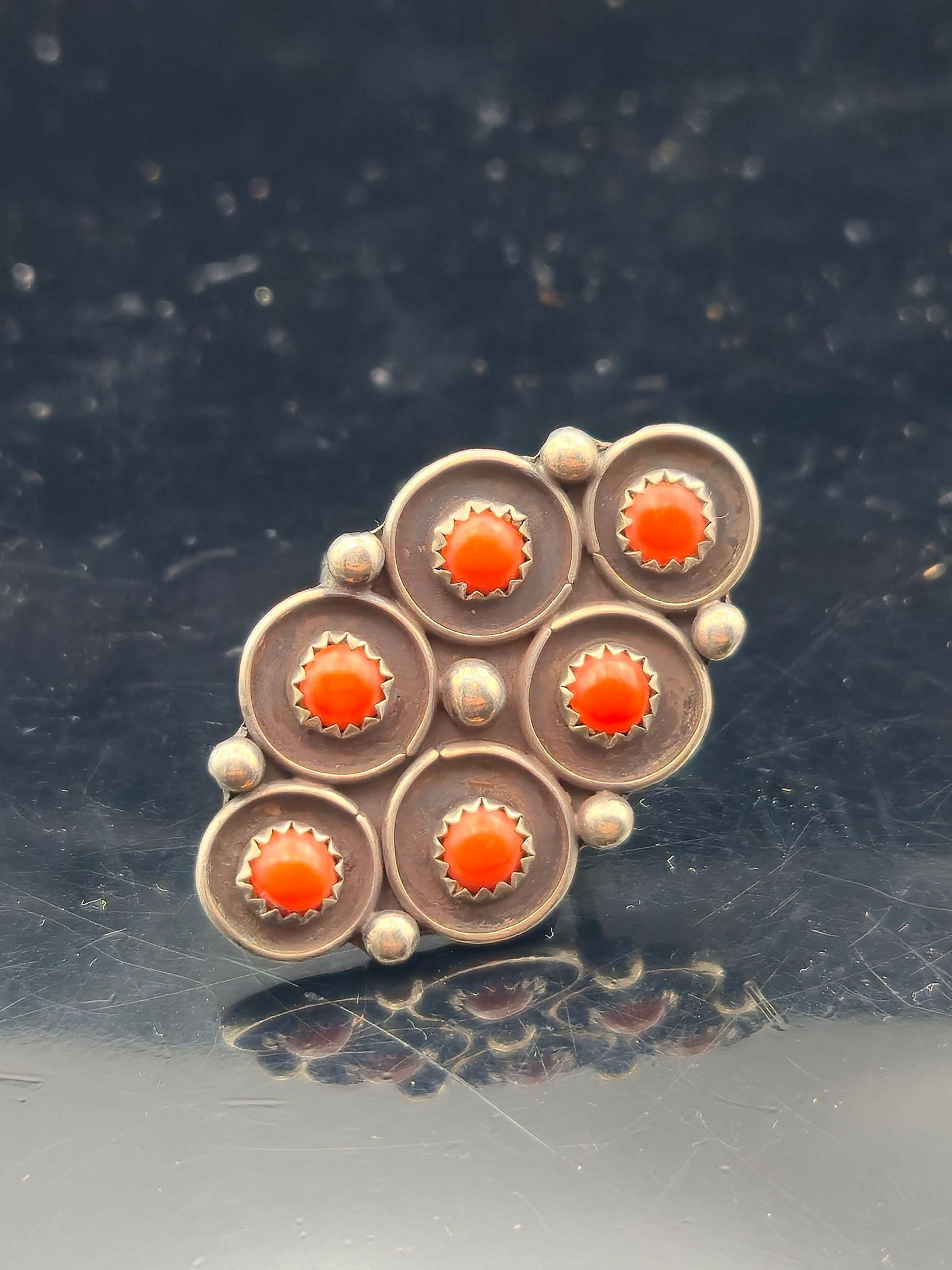 Vintage Navajo Sterling Silver Cluster Ring with Coral Cabochons – Size 5 – 7.2g (1 of 5)