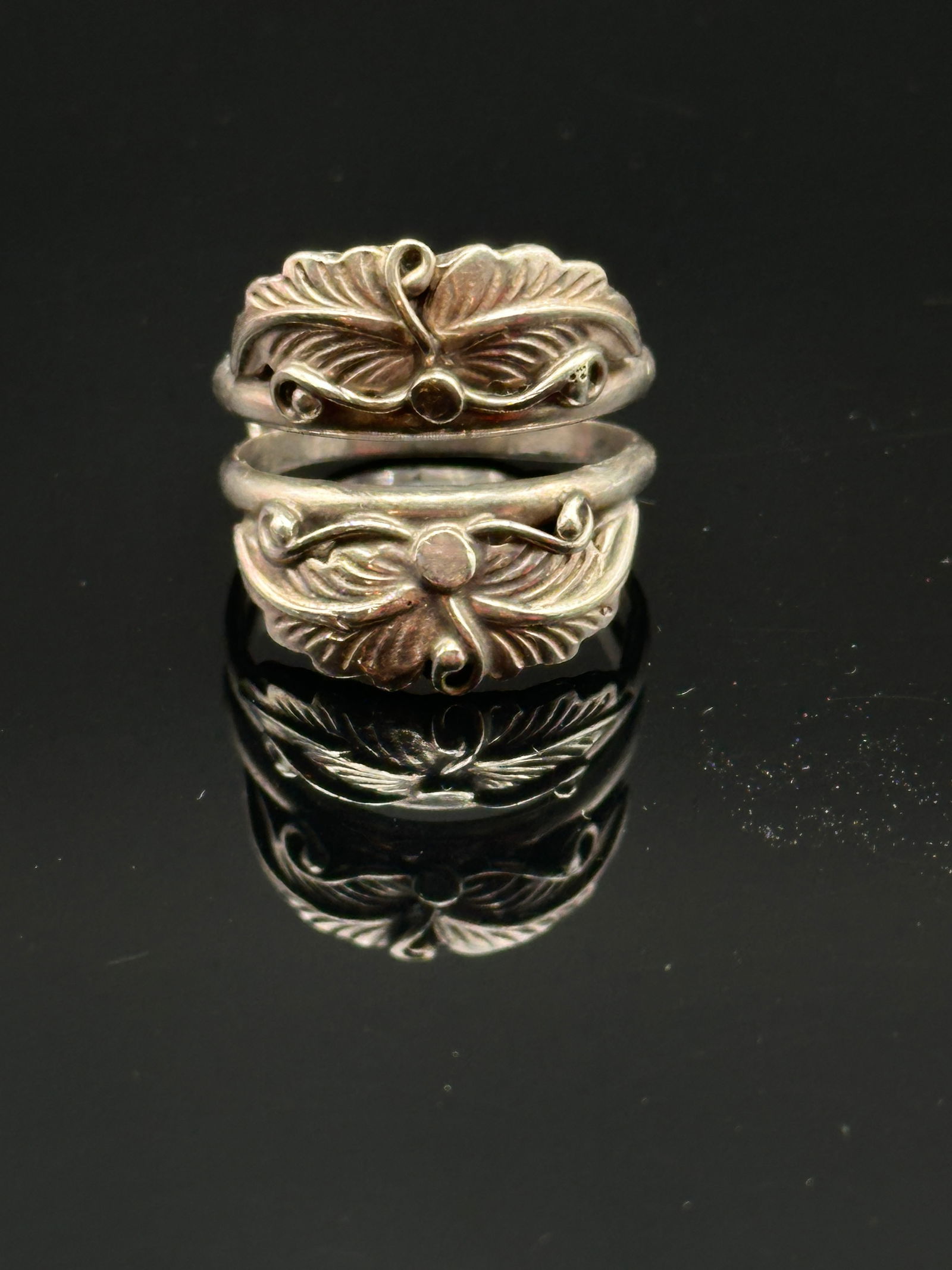 Vintage Sterling Silver Leaf Motif Ring (1 of 6)