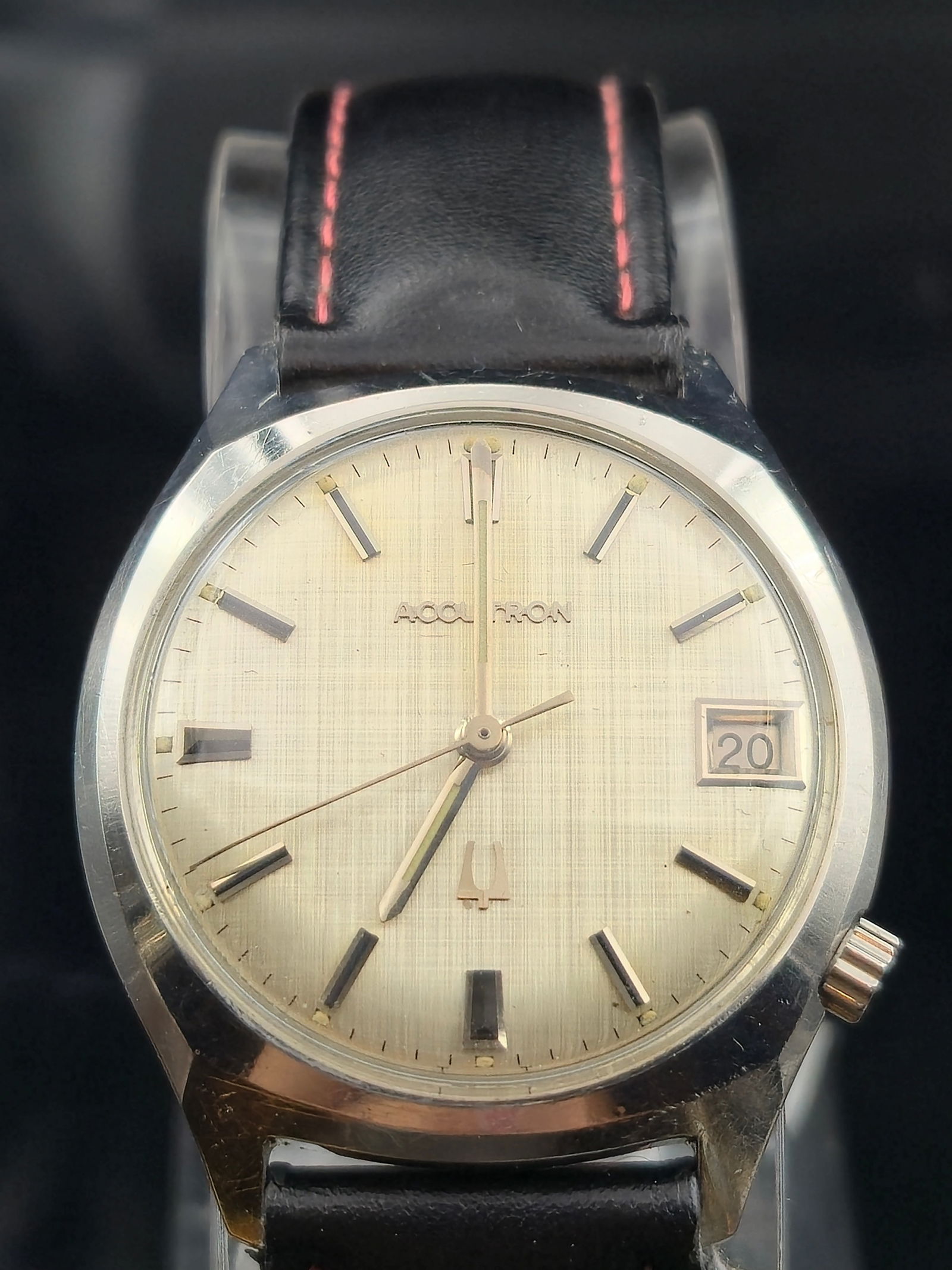1967 Bulova Accutron 218D SS Linen Dial Date 36mm: 1967 Bulova Accutron men’s wristwatch featuring the tuning fork electronic movement, caliber 218D, marked “Bulova U.S.A.” Stainless steel waterproof case, reference D35855, measures 36.3mm.