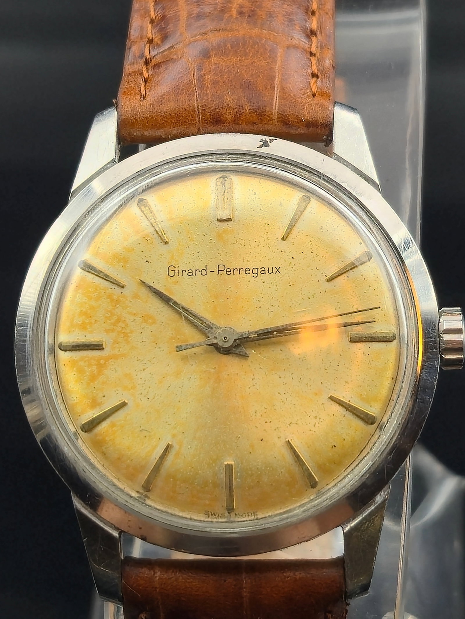 Vintage Girard-Perregaux 17J Stainless Steel Manual Dress Watch 34mm: Girard-Perregaux, Switzerland – a classic vintage stainless steel wristwatch, circa 1950s–60s.Movement: Manual wind, signed Girard-Perregaux, 17 jewels, Swiss, serial no. 20096A3. Runs and sets.Ca
