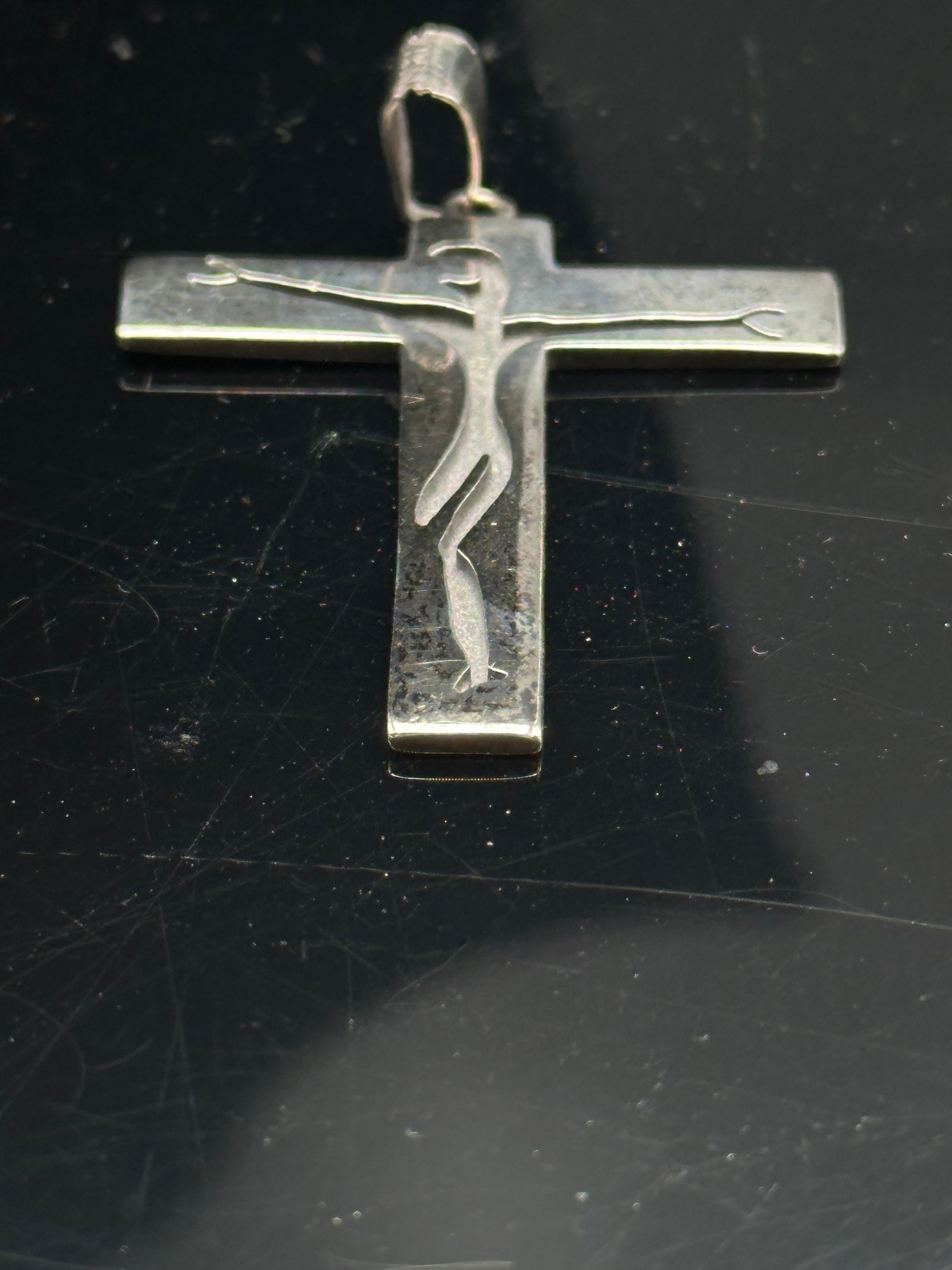 Vintage Sterling Silver Crucifix Pendant – Modernist Christ Design, Mexico 925: Beautiful vintage sterling silver crucifix pendant featuring a modern abstract depiction of Christ. Marked 925 and Mexico on the bail, confirming sterling silver purity. A unique religious piece with
