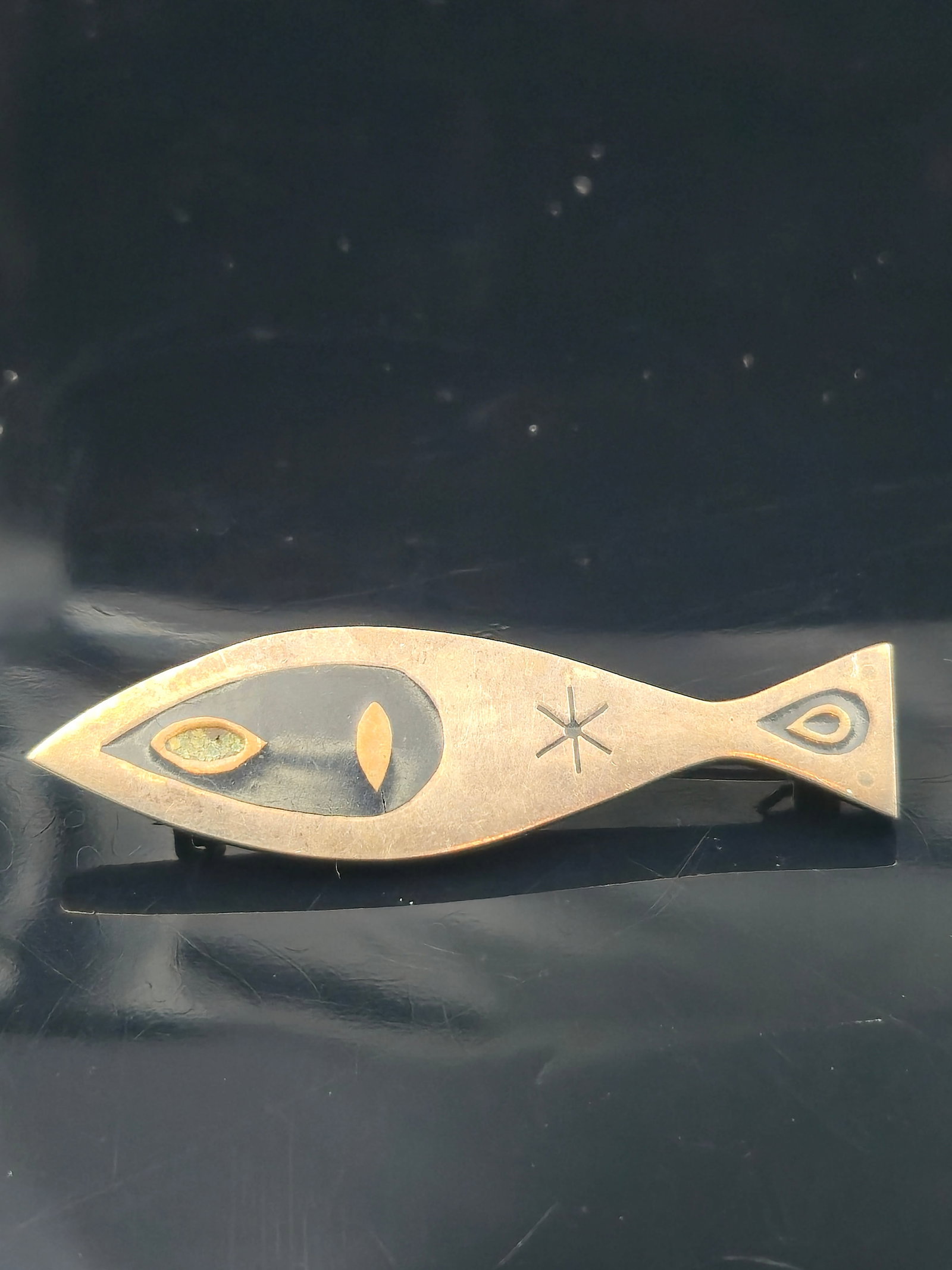 Jacob Tostrup Norway Sterling Silver Modernist Fish Brooch, 8.7g: Mid-century Scandinavian modernist brooch by Jacob Tostrup, Oslo, Norway. Crafted in sterling silver with abstract enamel inlay in the form of a stylized fish, accented with geometric eye and starburs