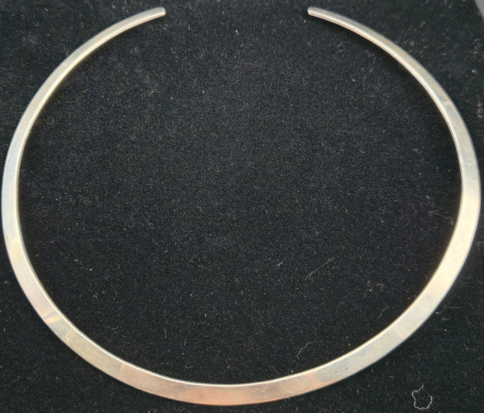 Vintage Sterling Silver Collar Necklace, 21.4g, Modernist Flat Band”: Minimalist vintage sterling silver collar necklace in a flat-band modernist design. The open choker style sits comfortably at the collarbone and can be worn alone or with pendants. Marked “925&rdquo