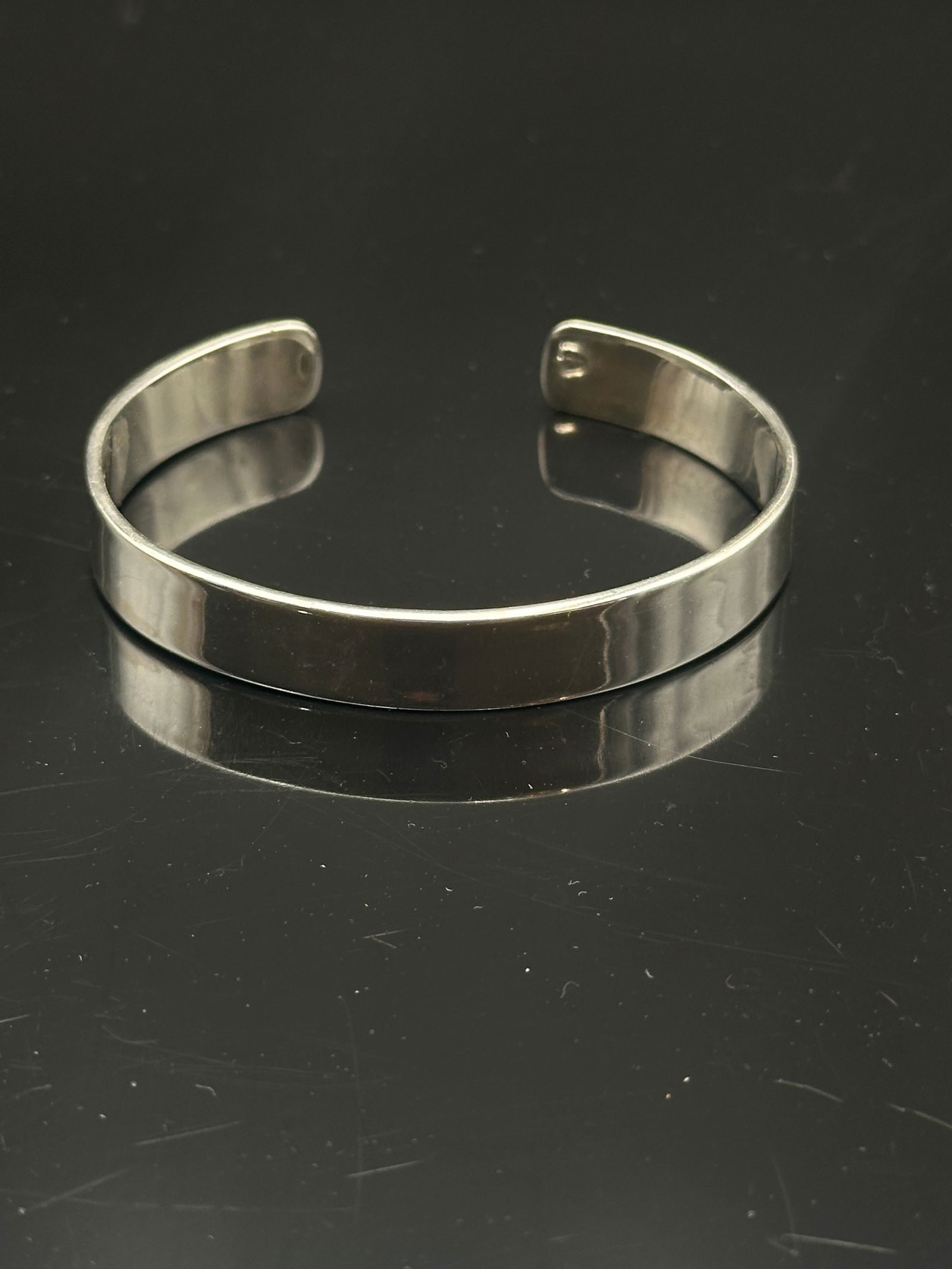 Vintage Sterling Silver Flat Cuff Bracelet – Signed “Sterling”: A sleek and timeless sterling silver cuff bracelet, marked “Sterling” on the inner band. This bracelet features a smooth, flat surface with a high-polish finish, making it a versatile piece th